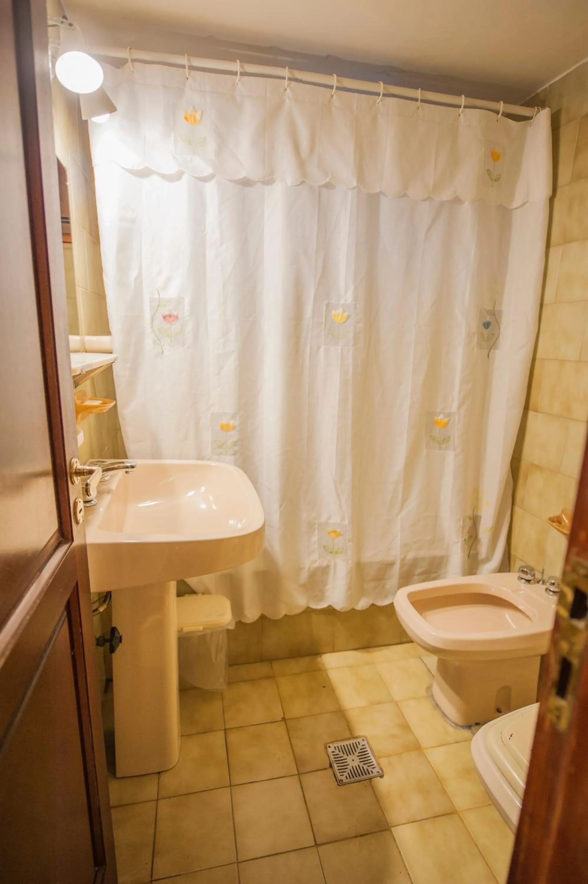 Bathroom in Tunqueley Hotel