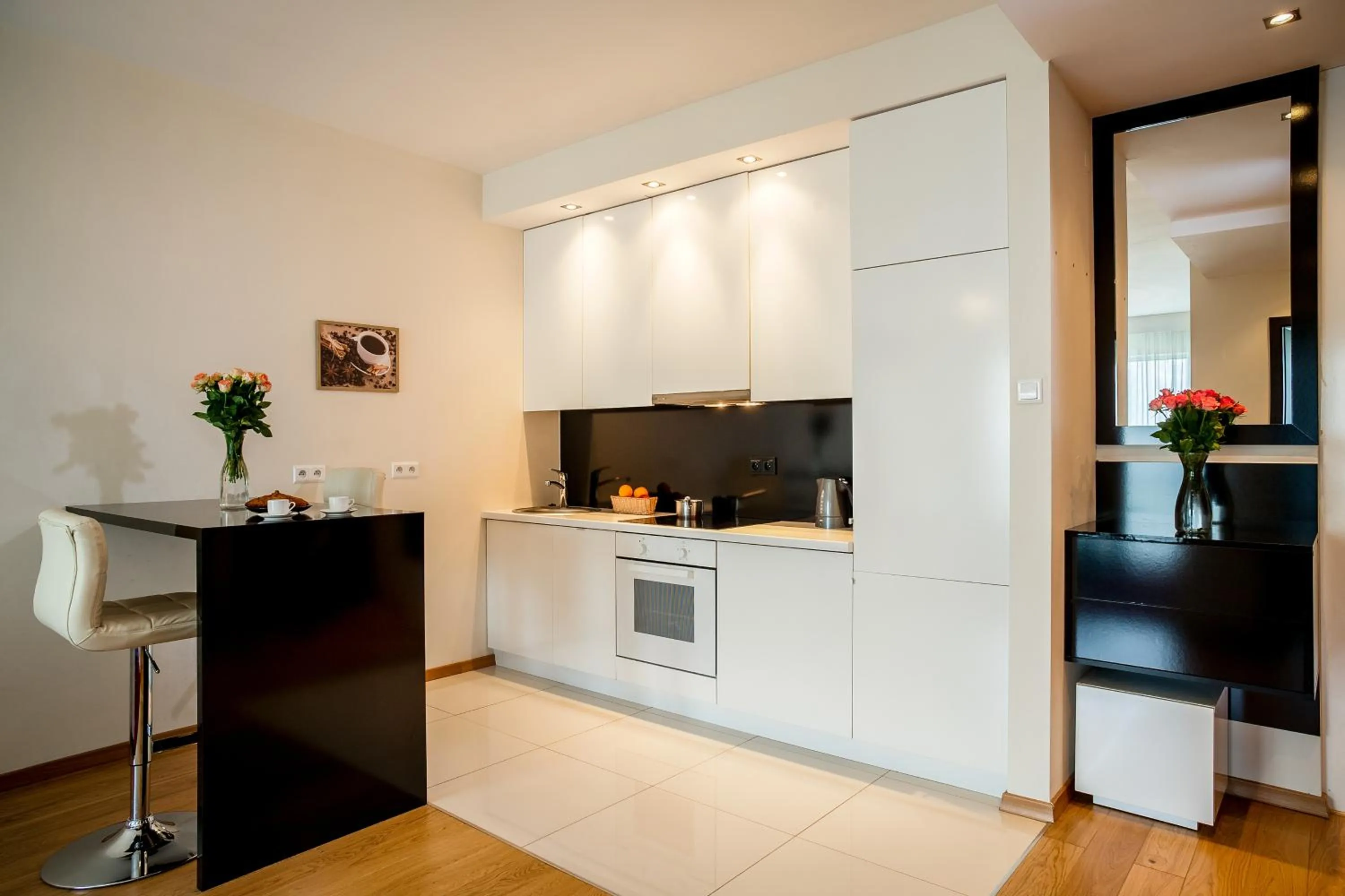 Kitchen or kitchenette in Platinum Towers E-Apartments