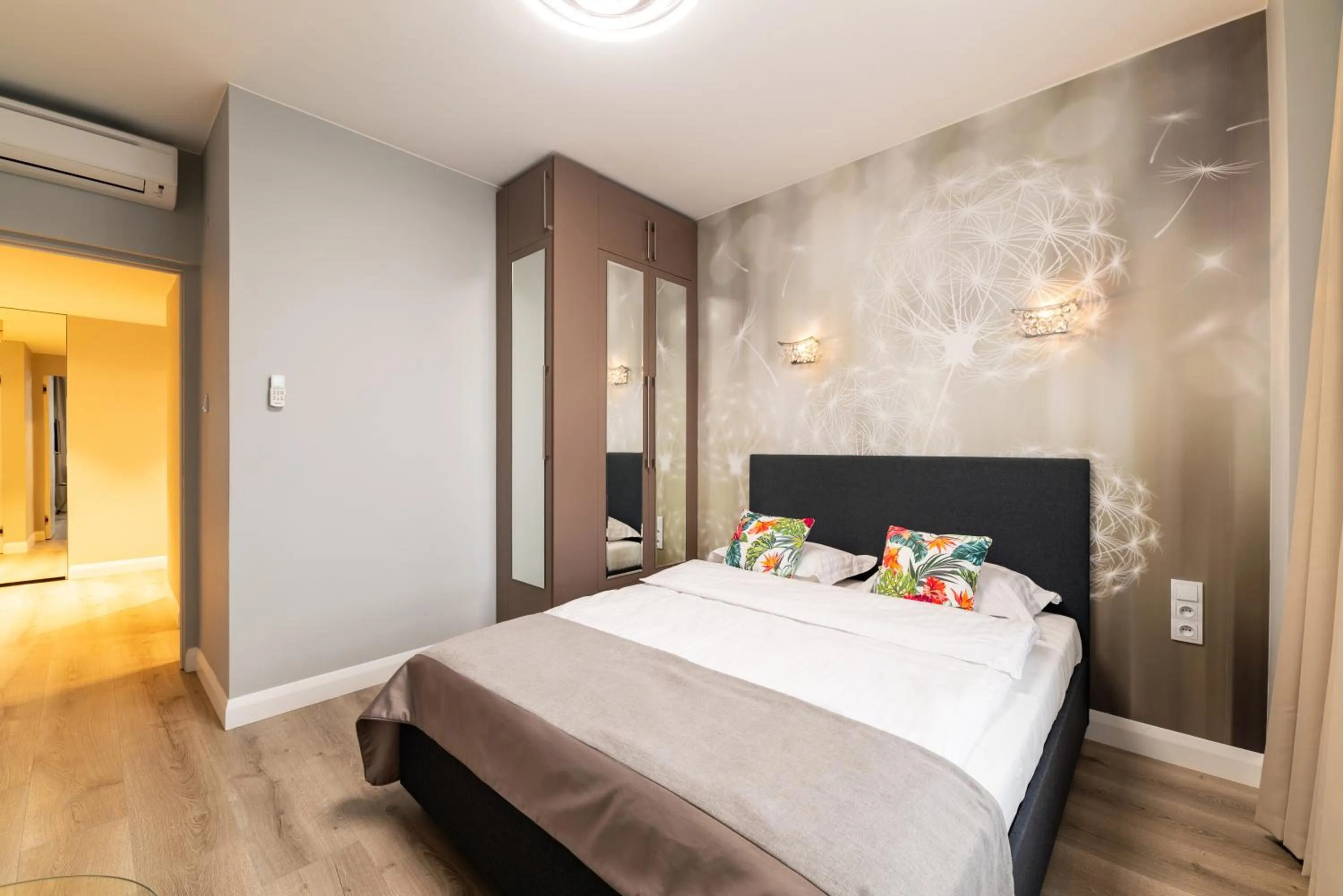 Bedroom, Bed in Platinum Towers E-Apartments