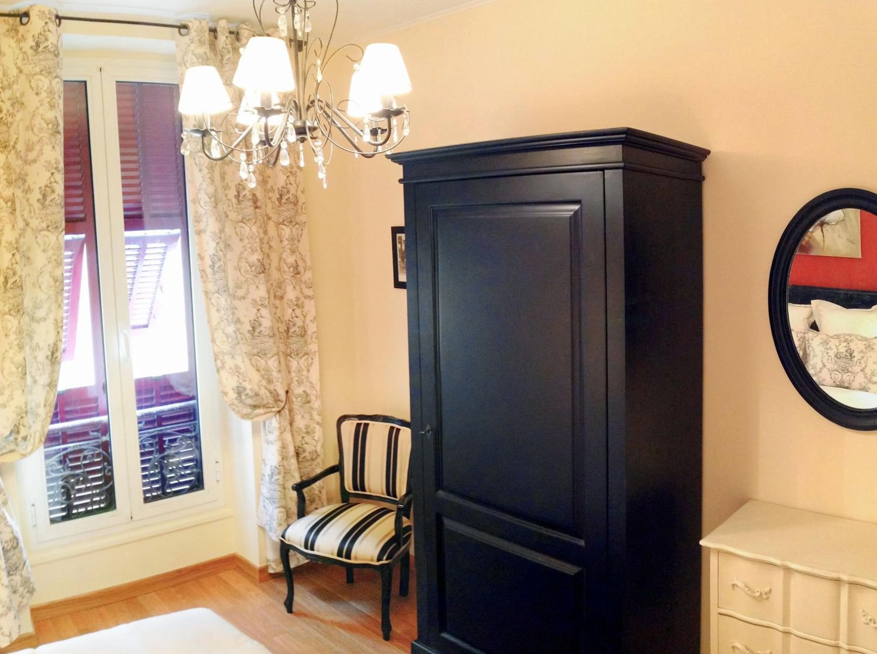 Photo of the whole room in Hotel La Regence