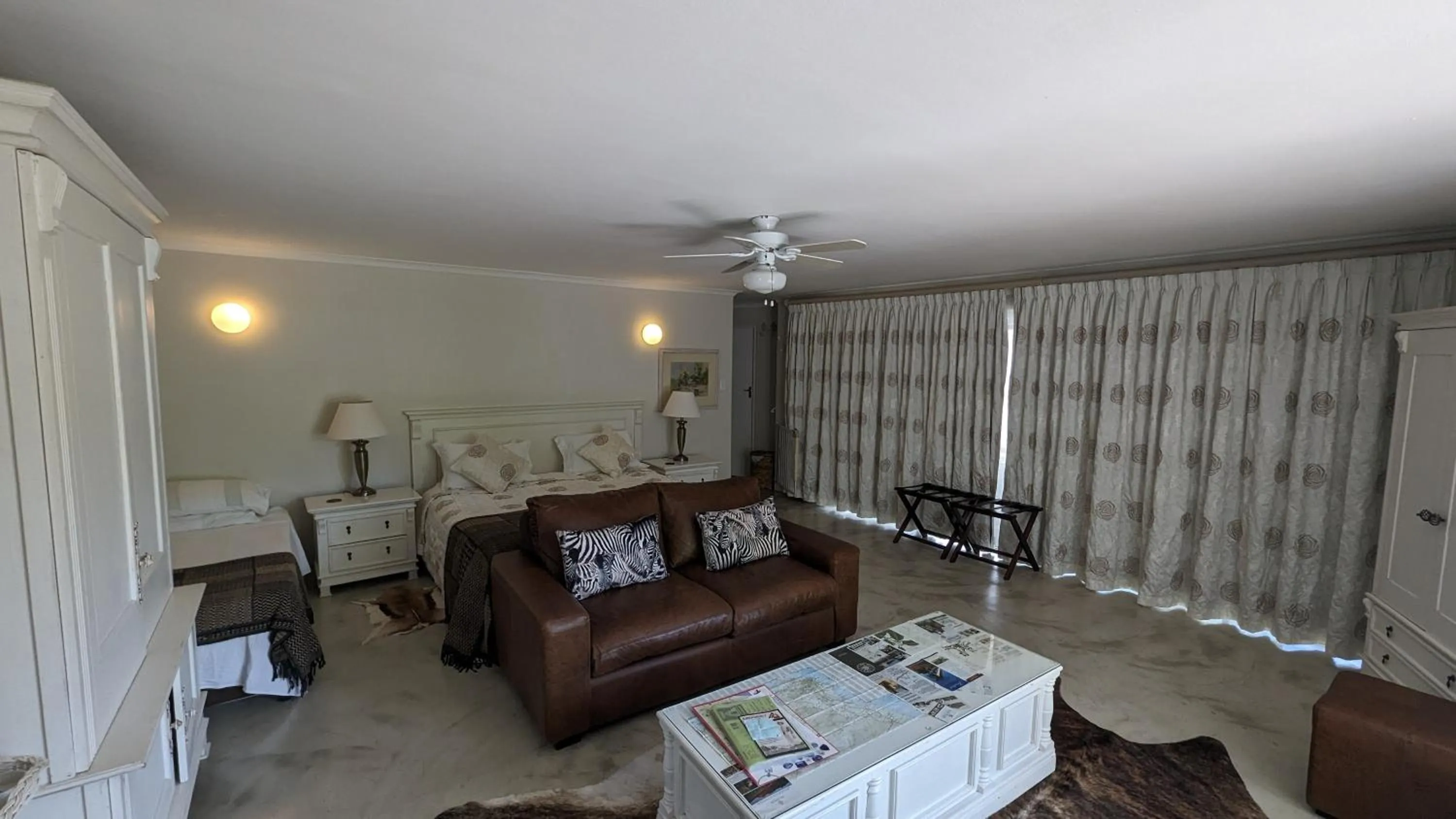 Photo of the whole room in Alba House Guest House