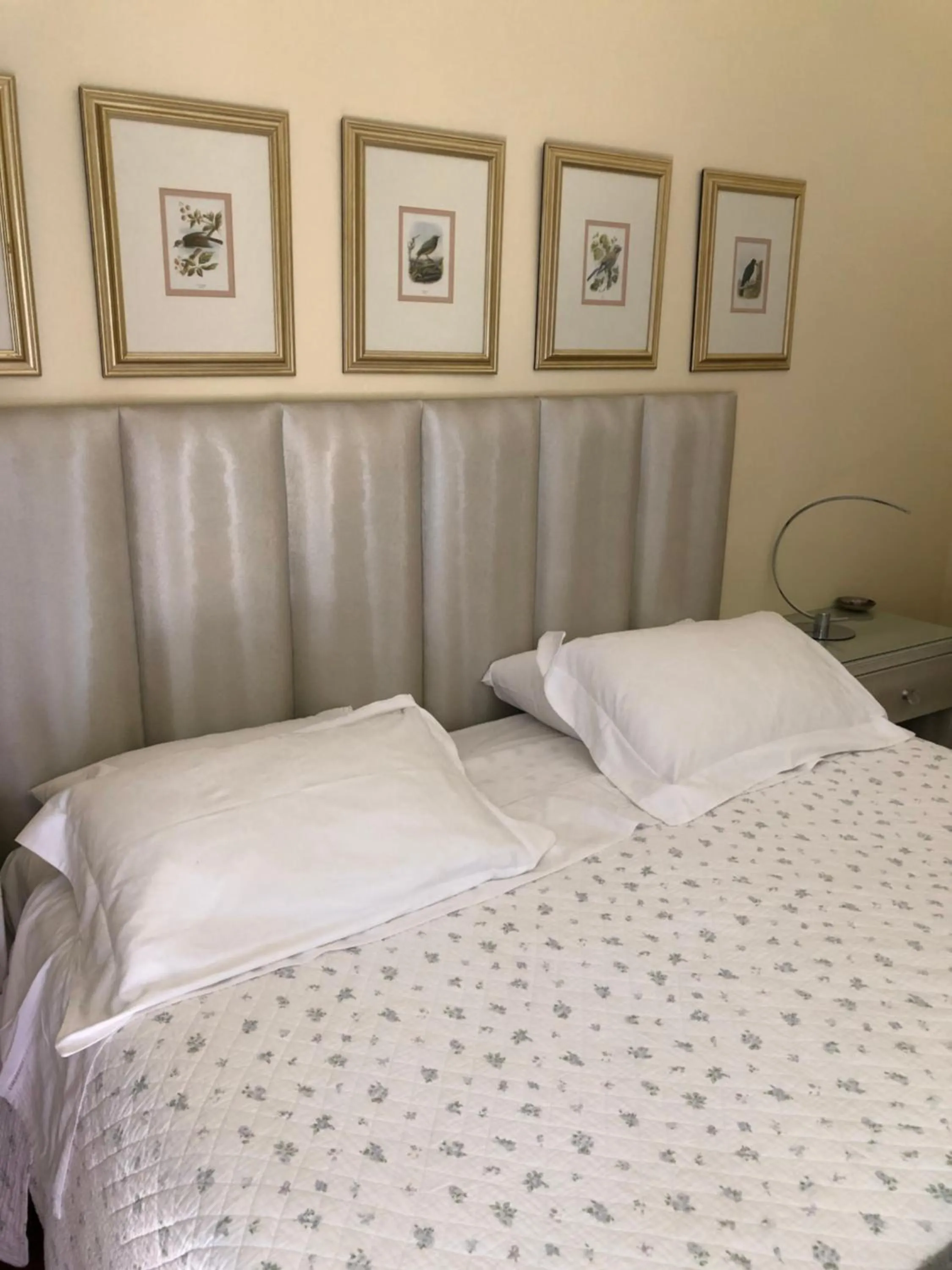 Bed in Alba House Guest House