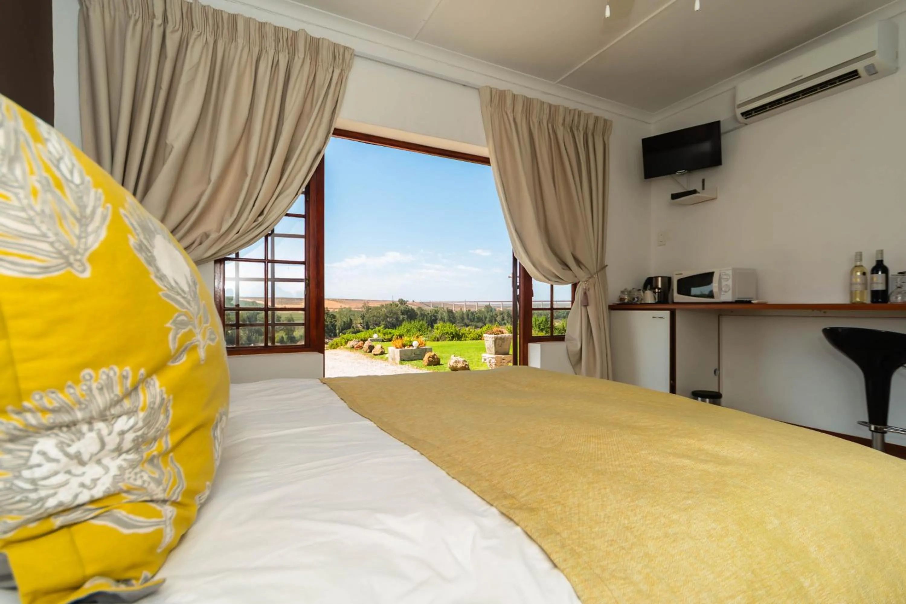 Bed in Melkboomsdrift Guest House & Conference Centre