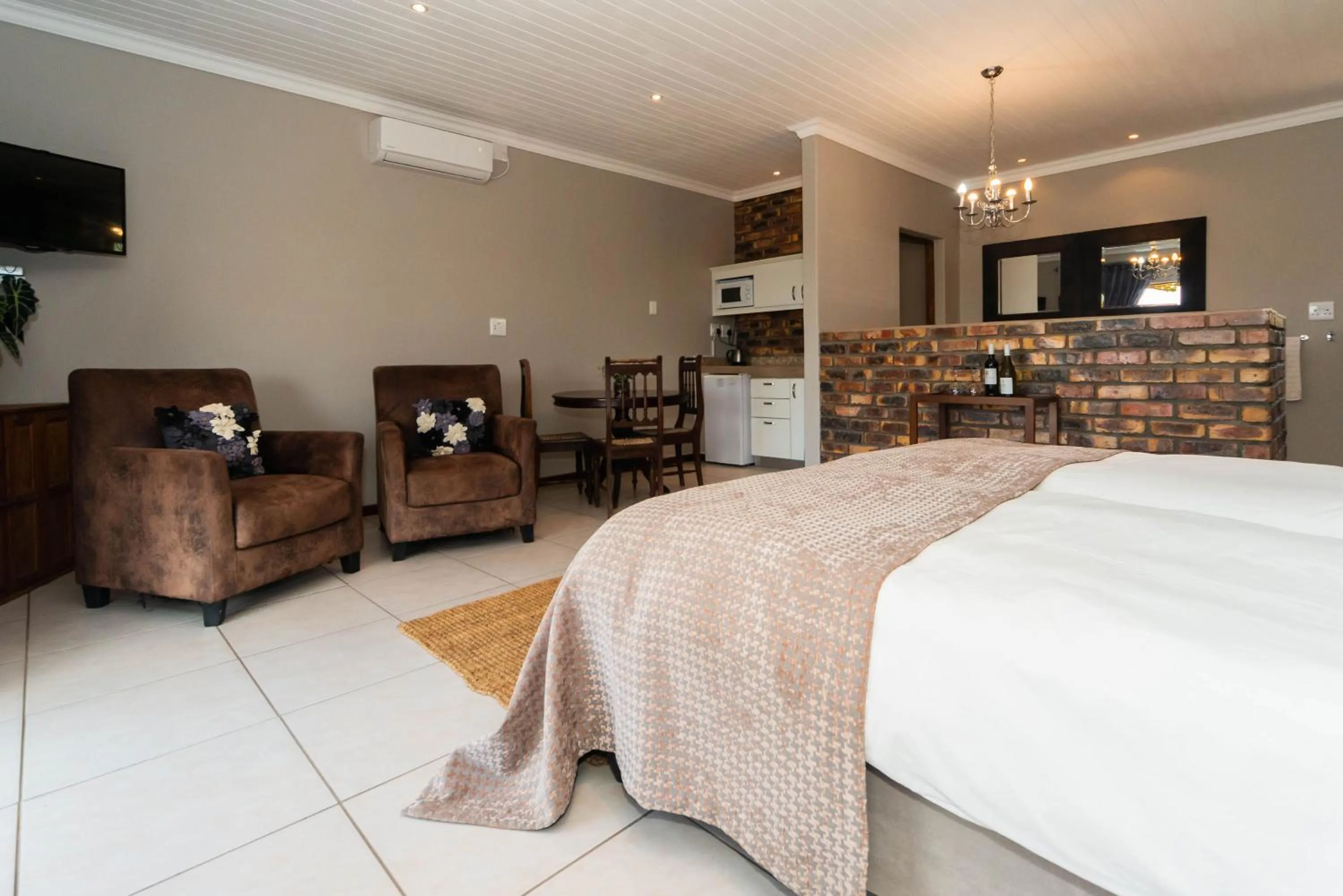 Bed in Melkboomsdrift Guest House & Conference Centre