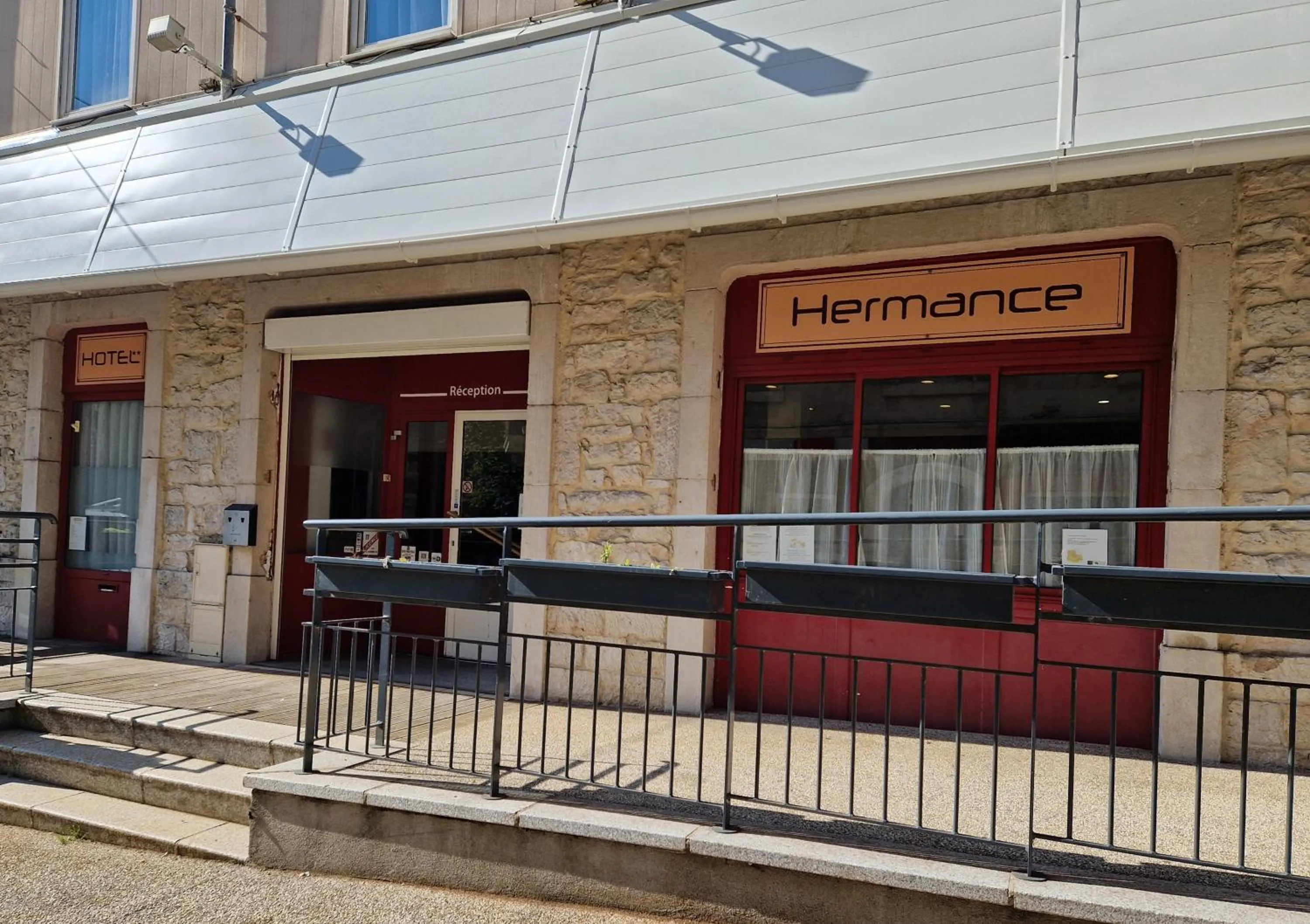 Property building in Hôtel Hermance
