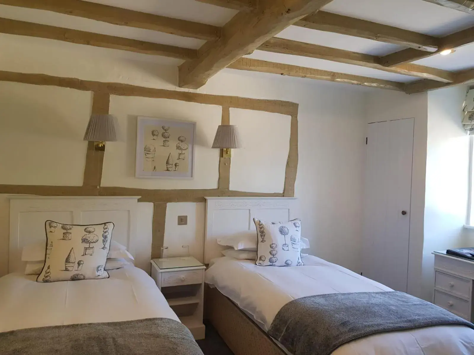 Twin Room in Random Hall Twin Room in Random Hall