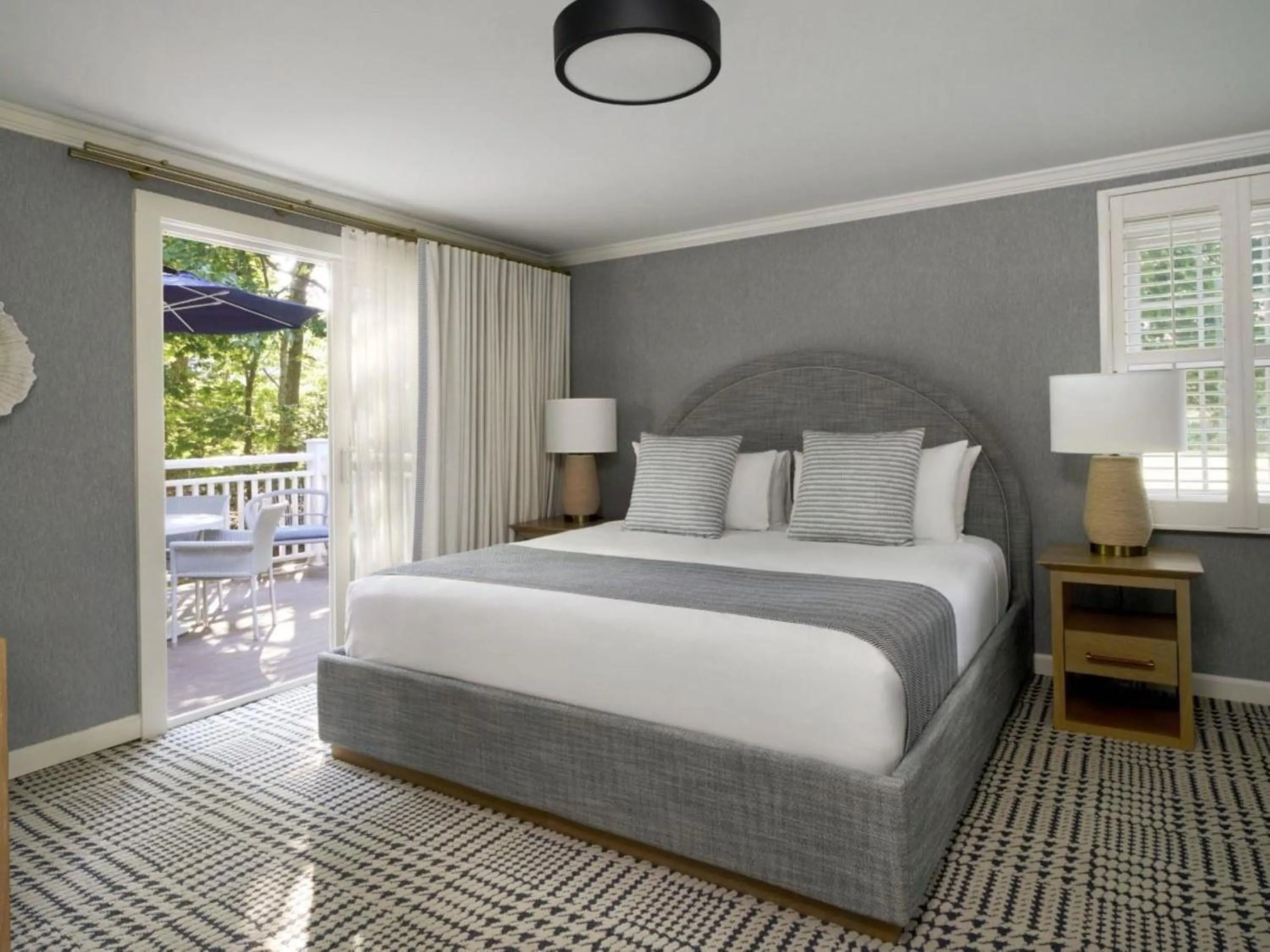 Bed in Wequassett Resort and Golf Club