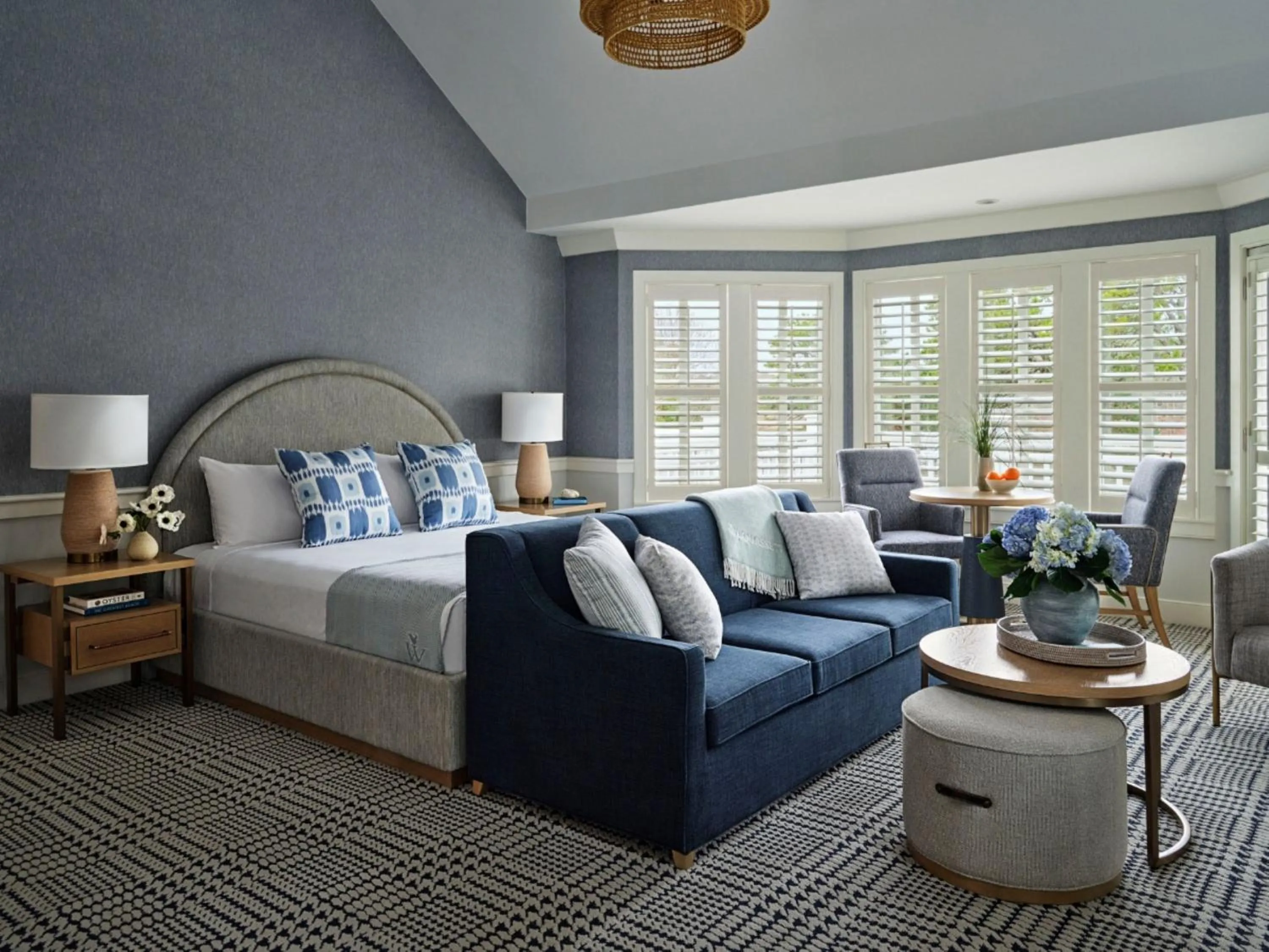 Bed in Wequassett Resort and Golf Club