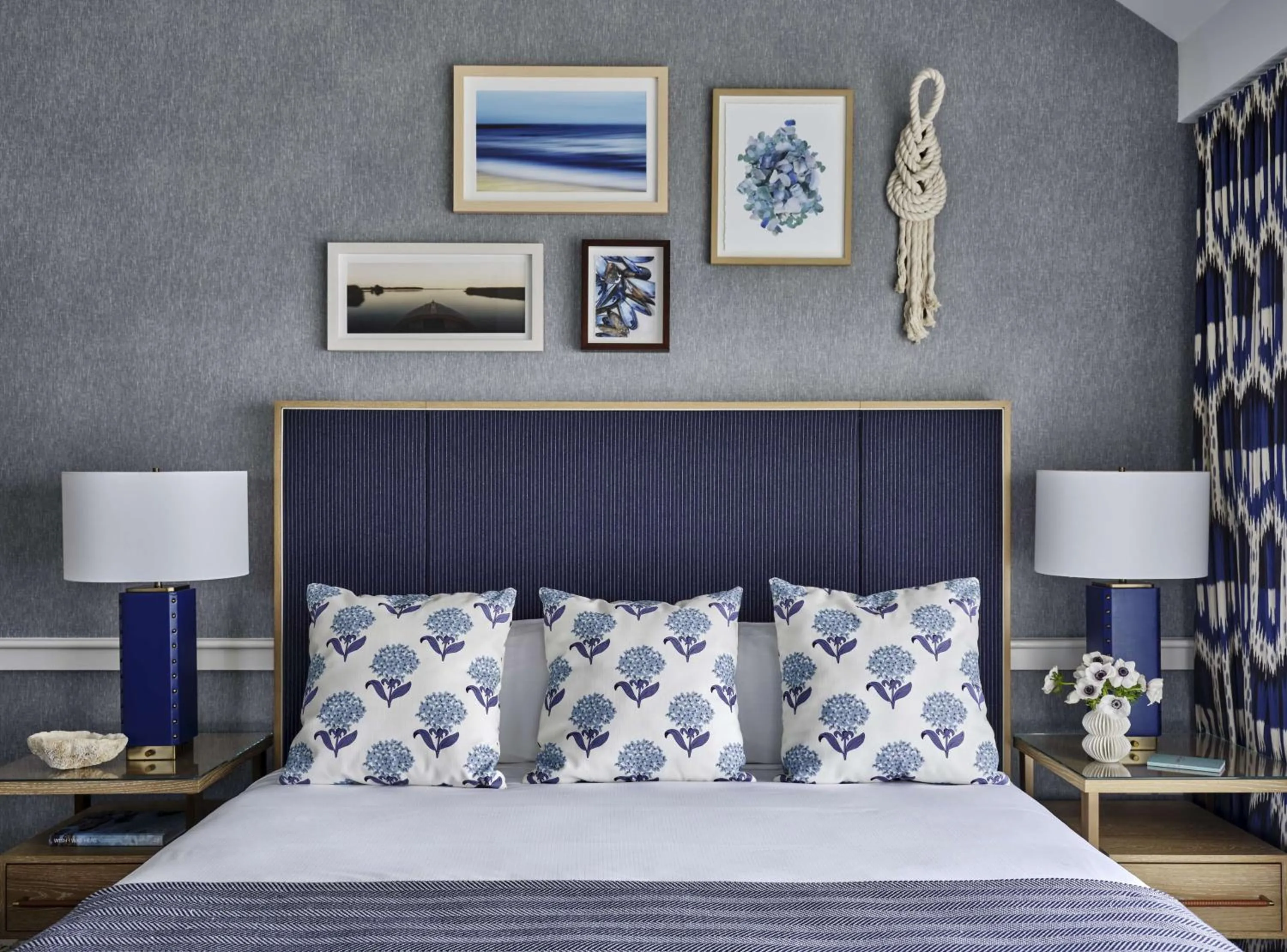 Bed in Wequassett Resort and Golf Club