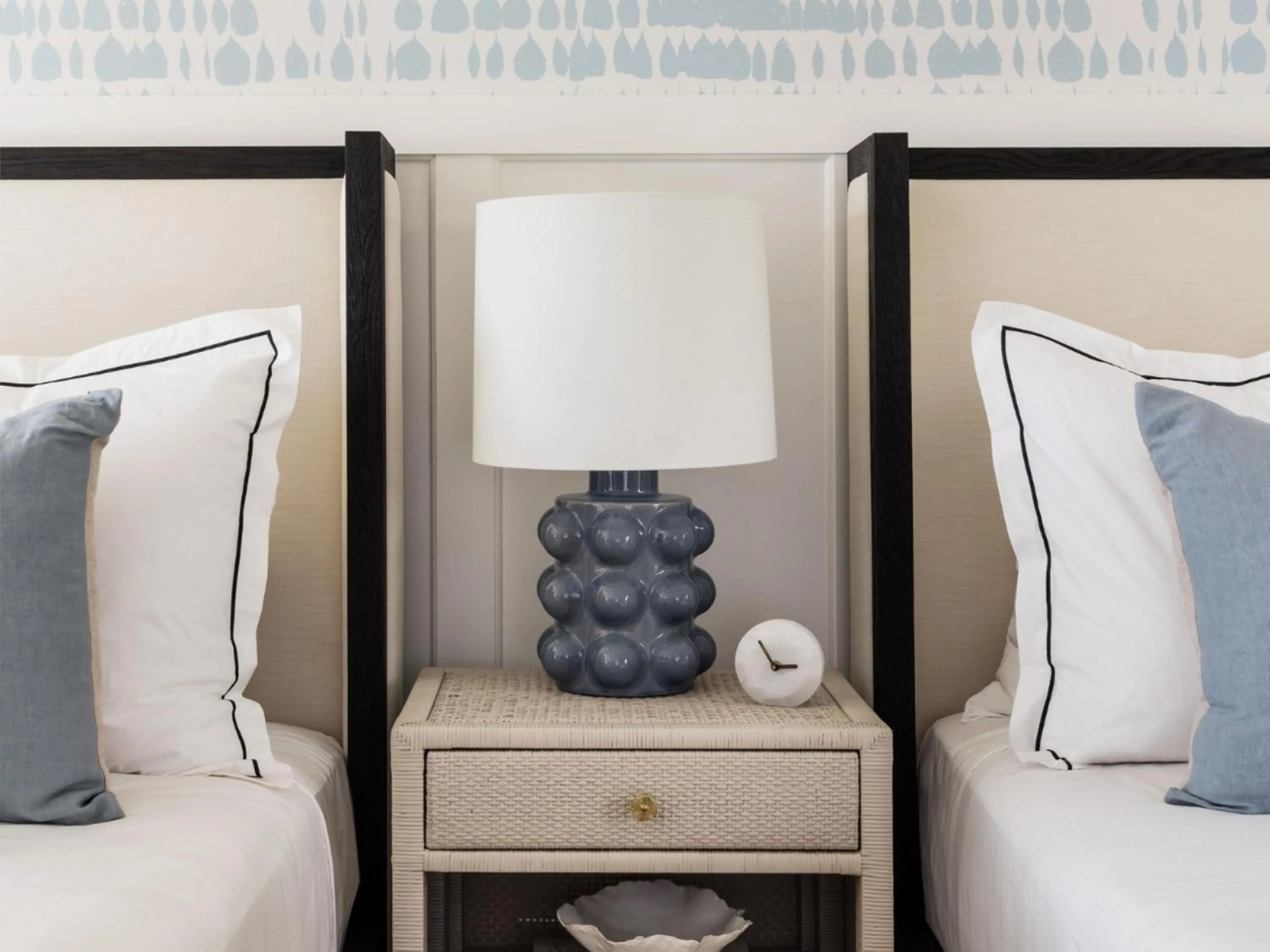 Bed in Wequassett Resort and Golf Club