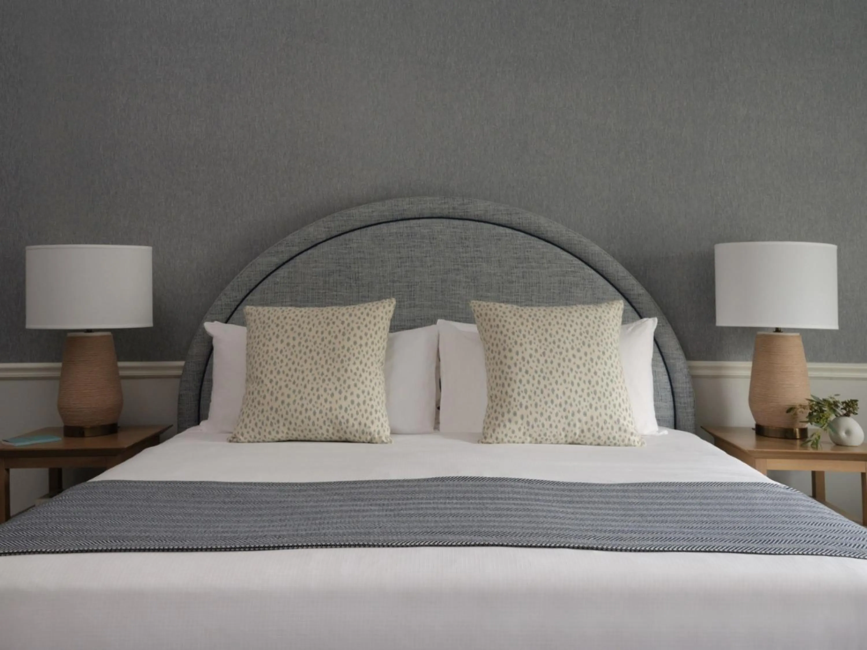 Bed in Wequassett Resort and Golf Club