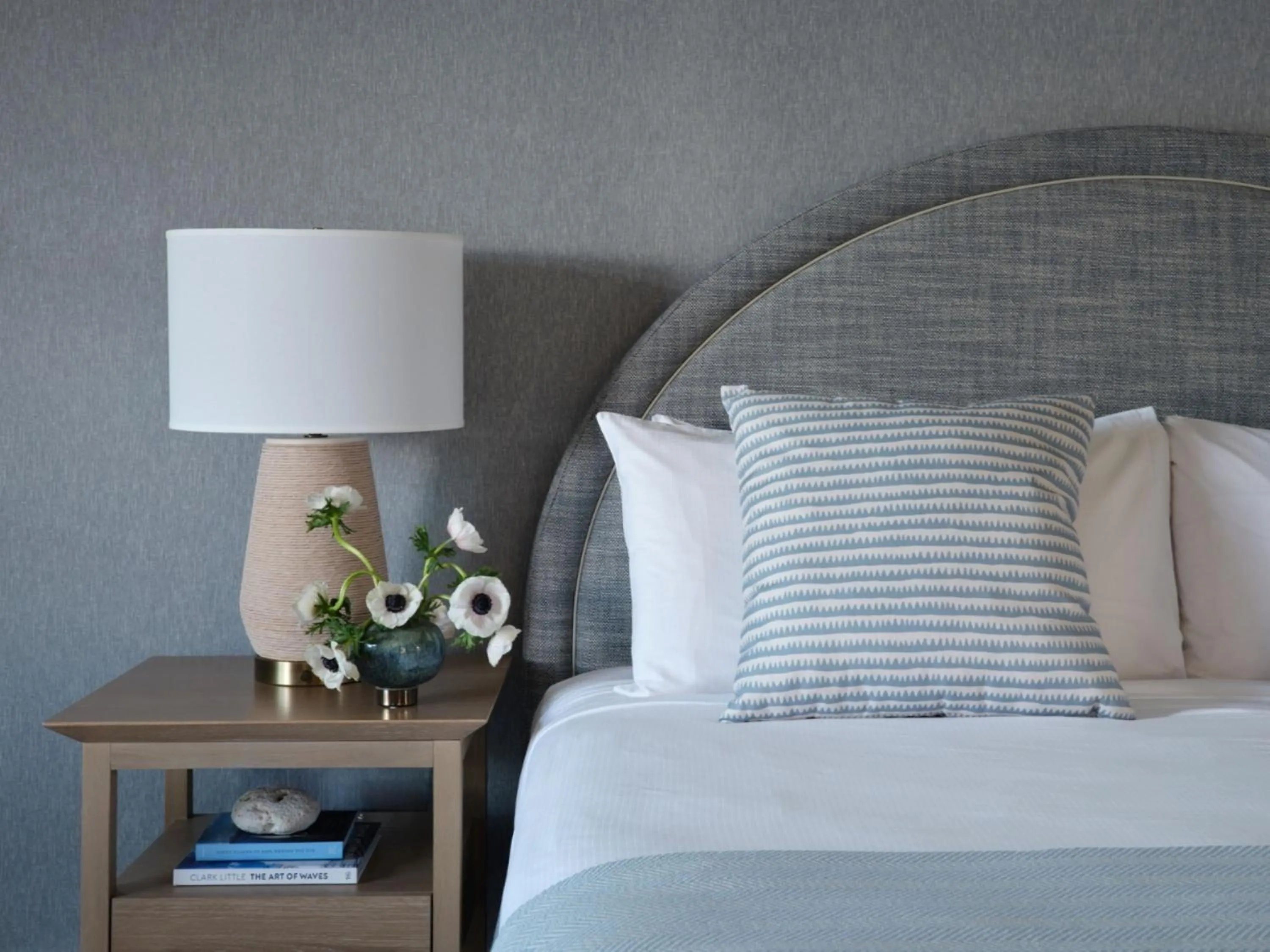 Bed in Wequassett Resort and Golf Club