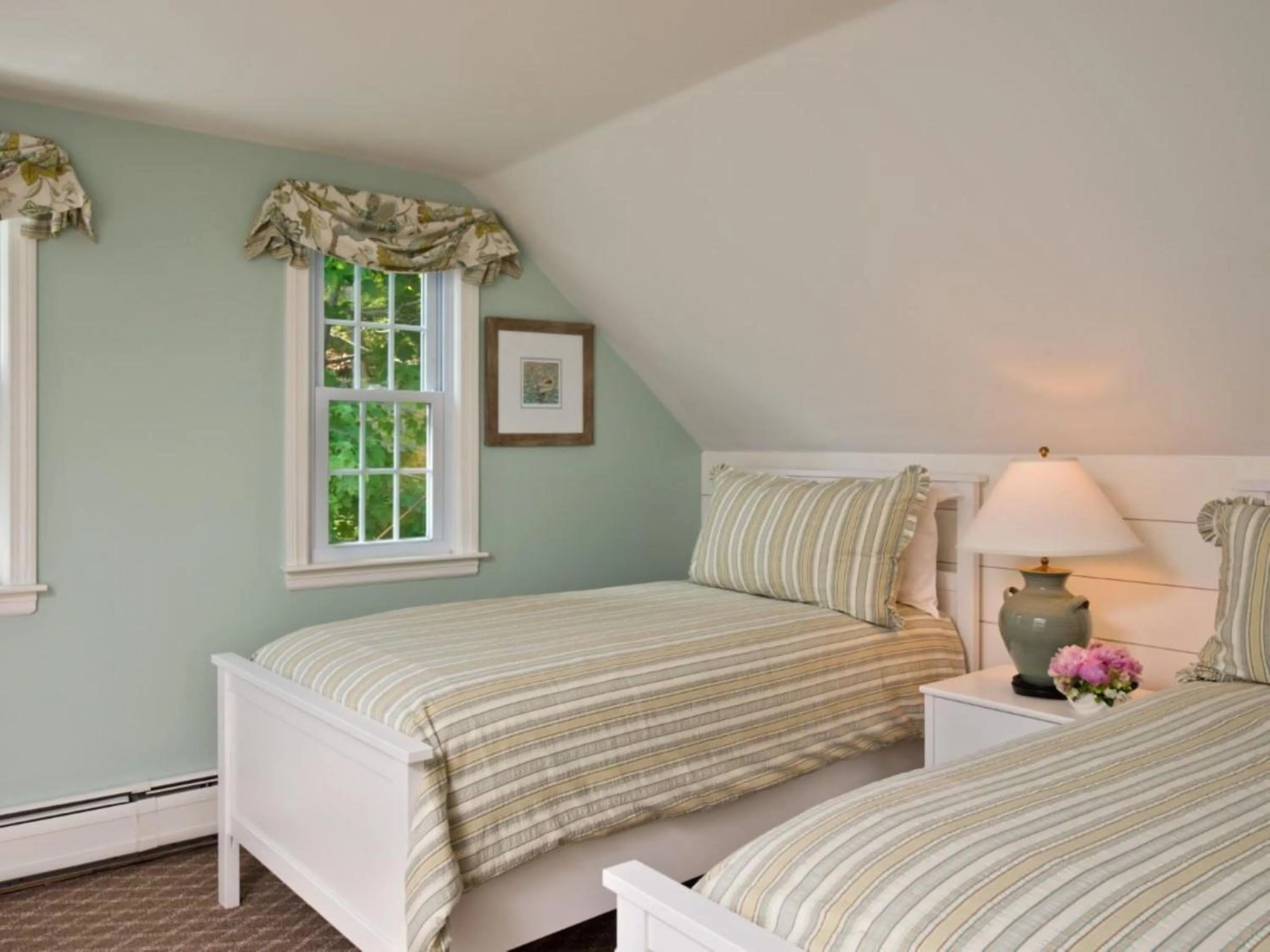 Bed in Wequassett Resort and Golf Club