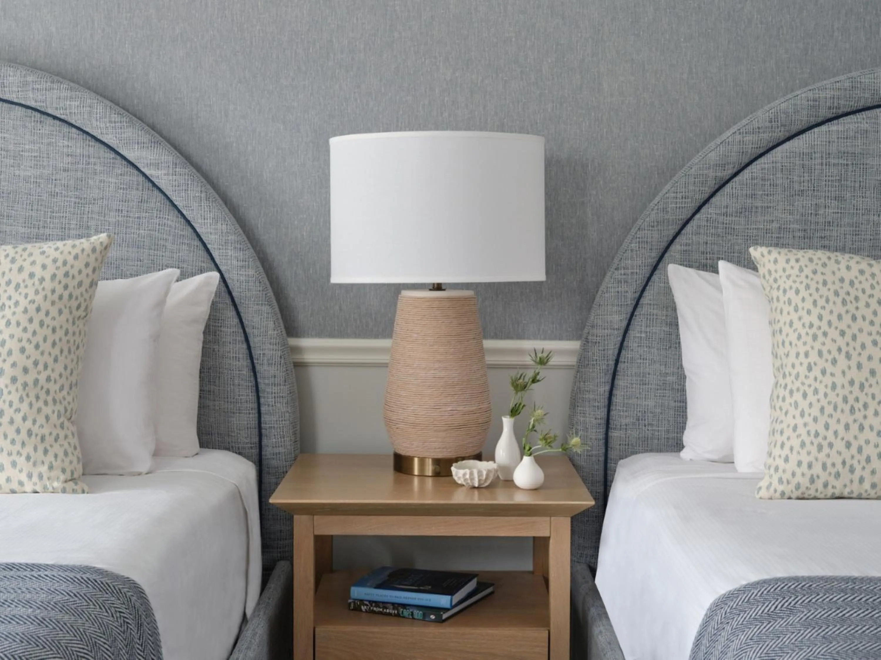 Bed in Wequassett Resort and Golf Club