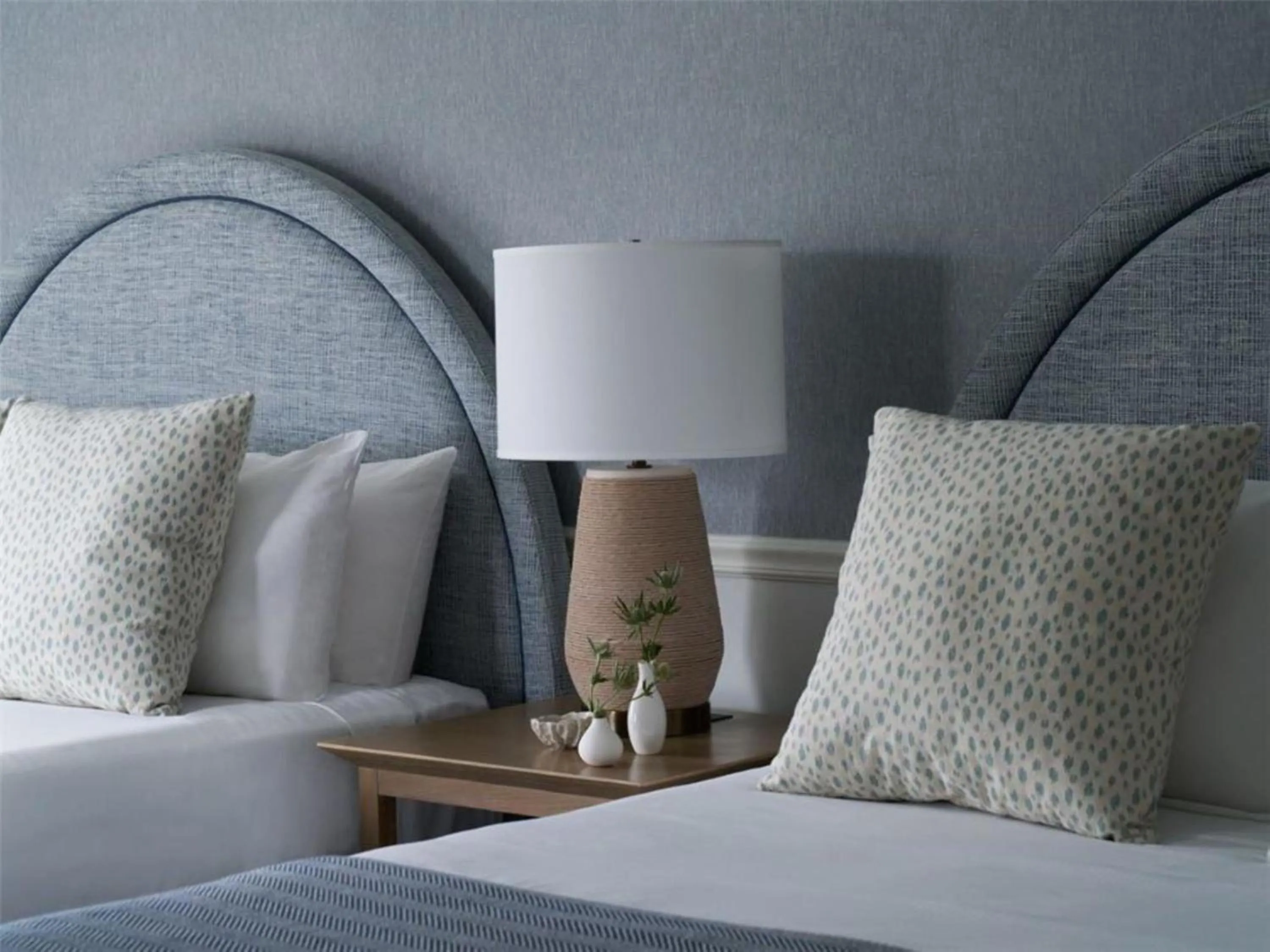 Bed in Wequassett Resort and Golf Club