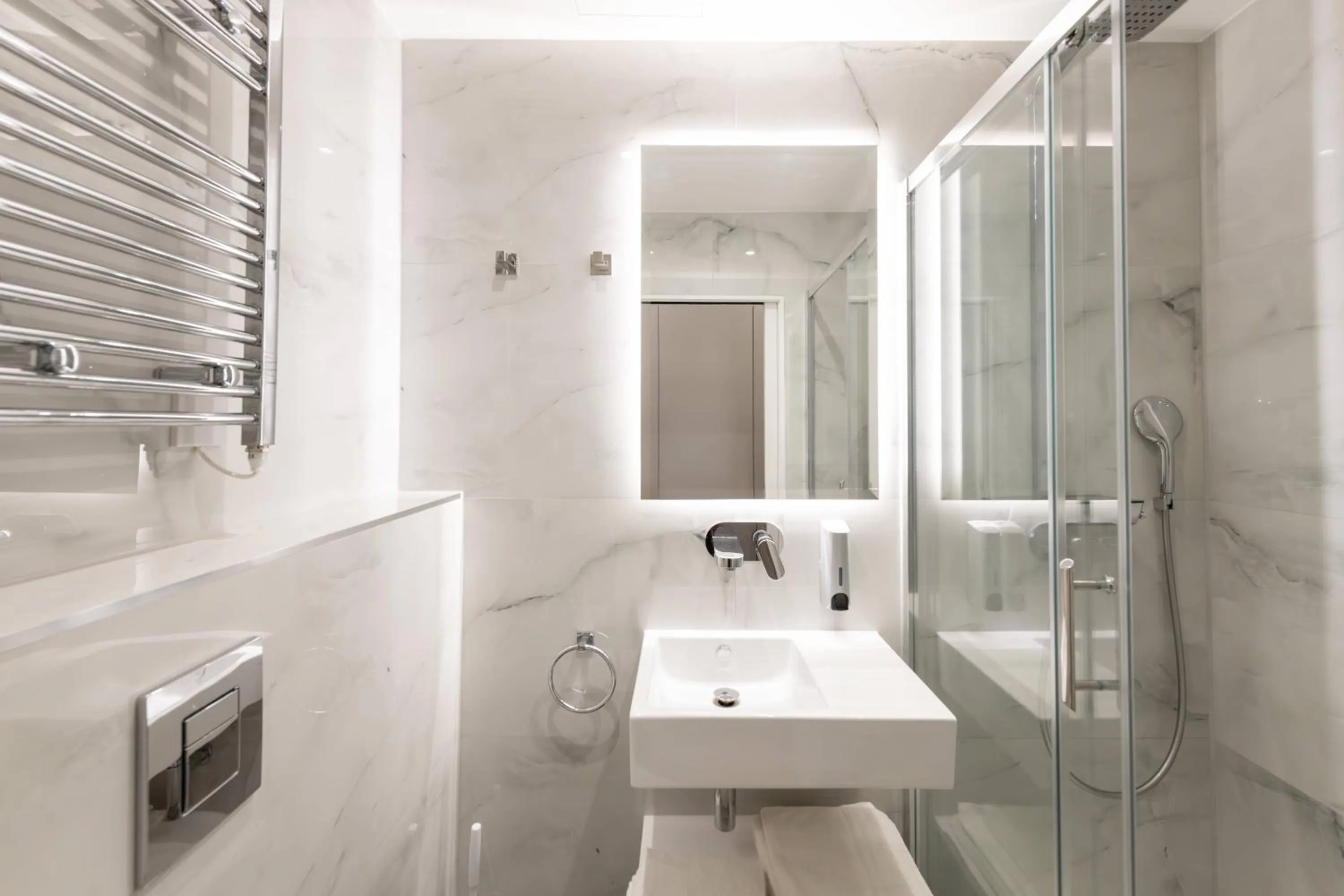 Bathroom in NOX West End Lane I