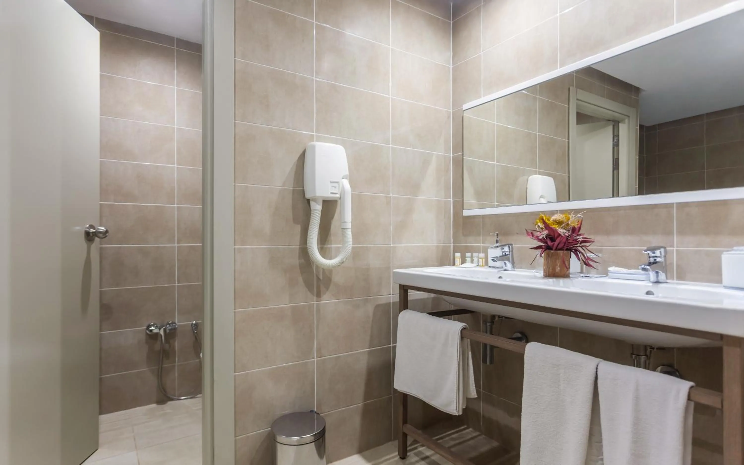 Bathroom in Hotel Nour Congress & Resort