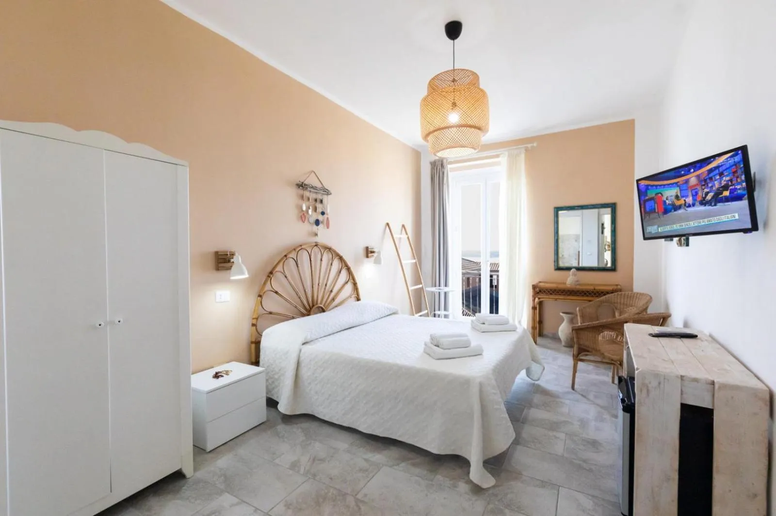 Photo of the whole room, Bed in Brezza Marina