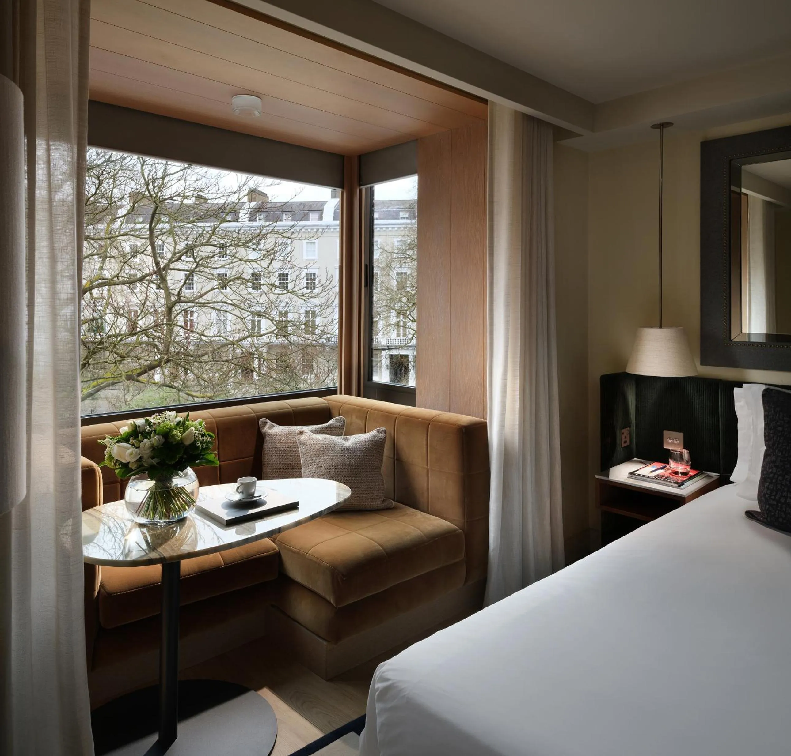 Seating area, Bed in The Hari London