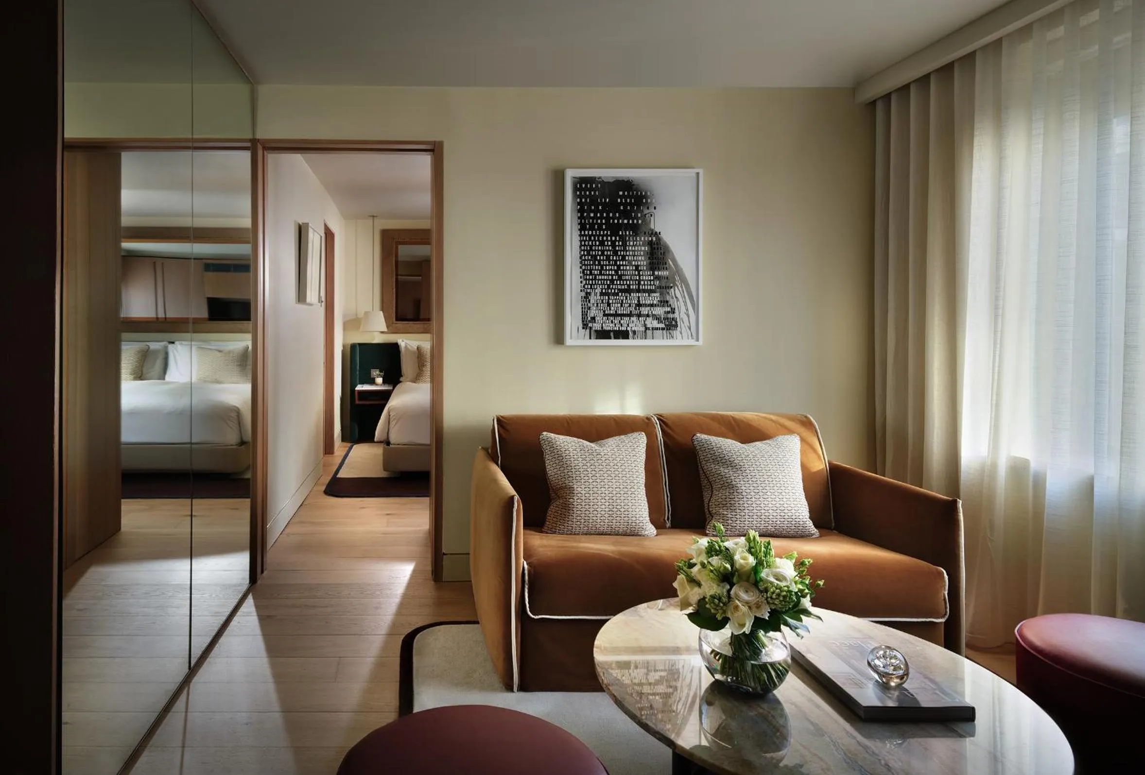 Living room, Bed in The Hari London