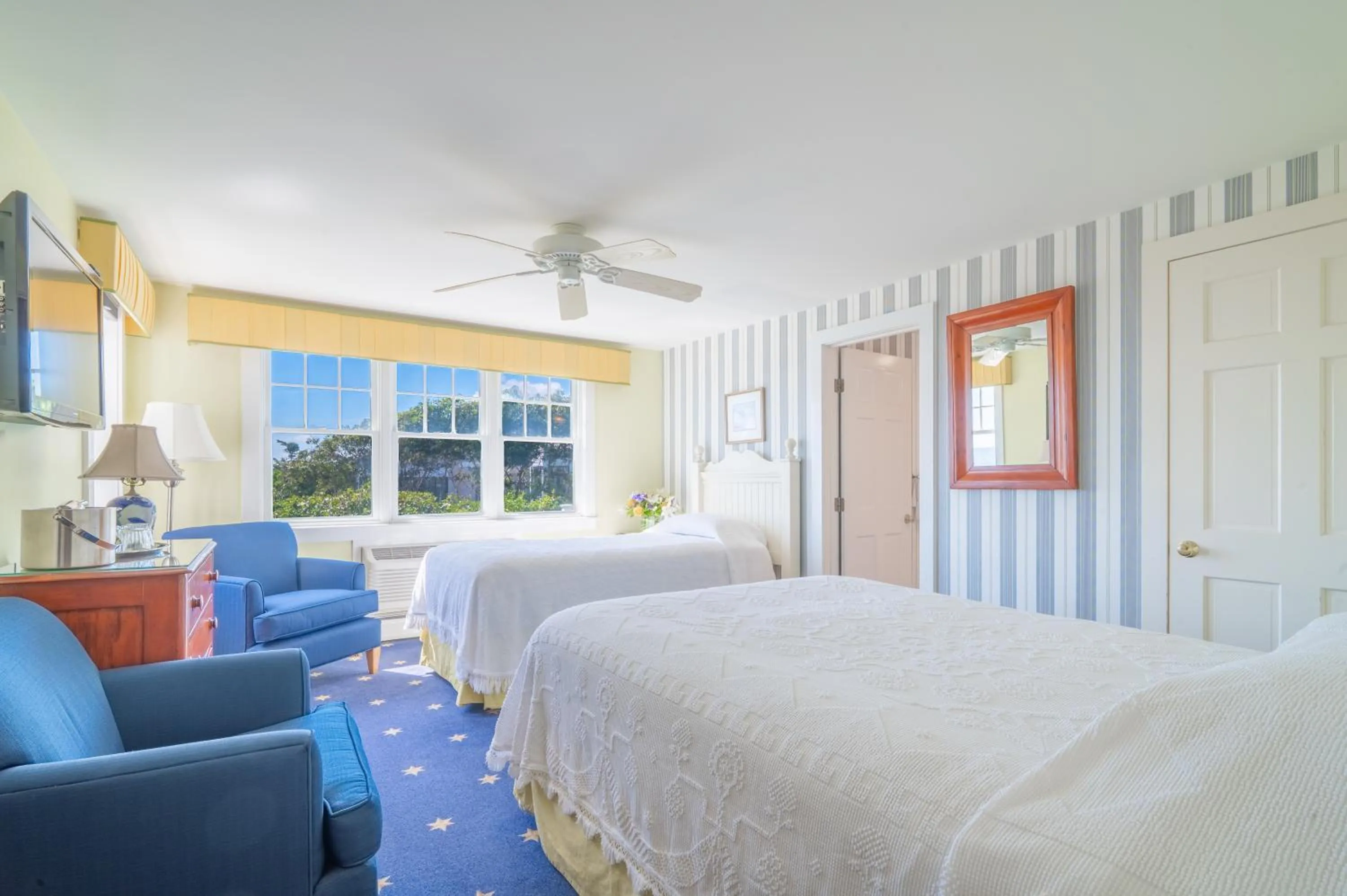 Photo of the whole room, Bed in Winstead Beach Resort