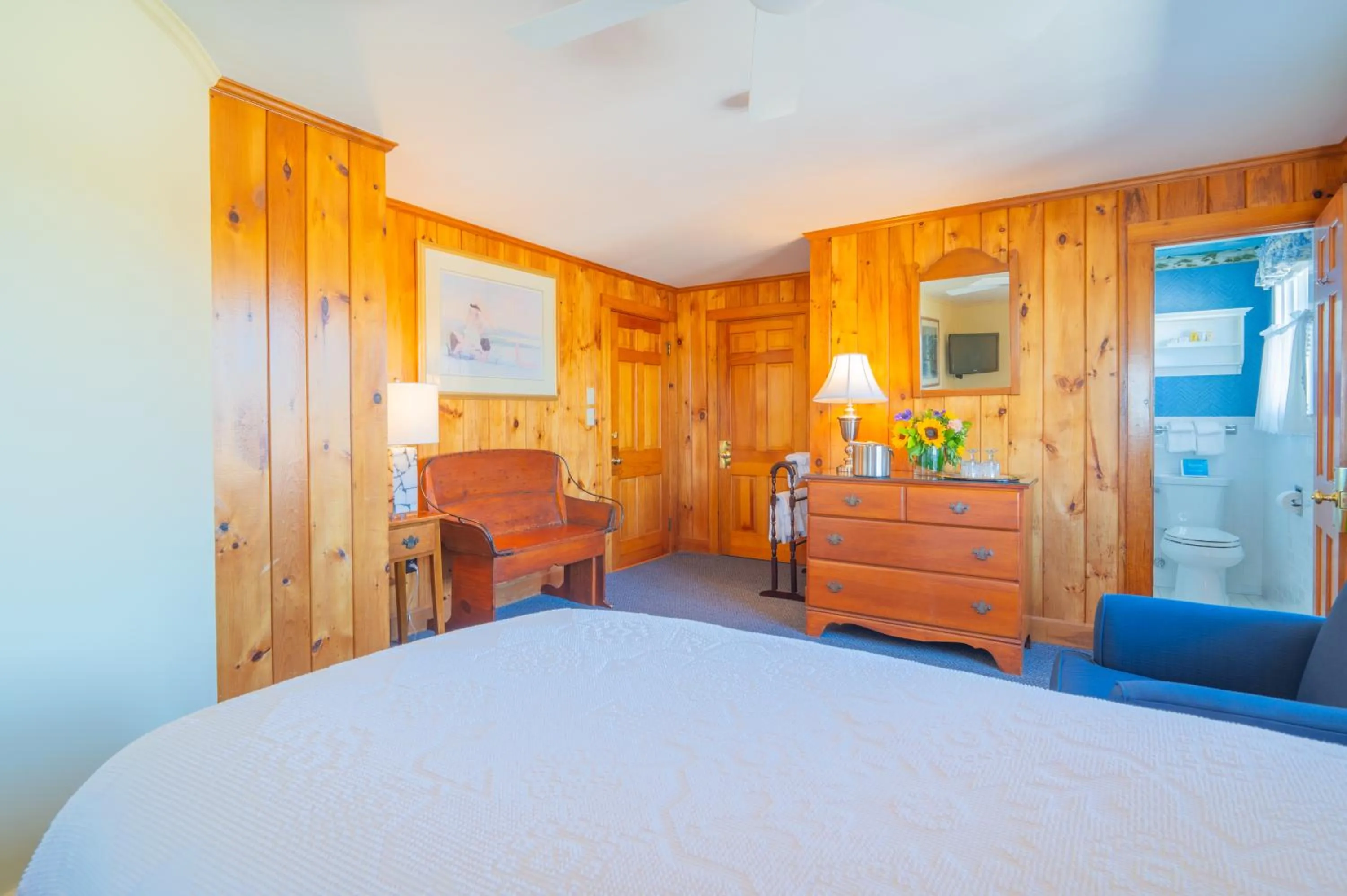 Seating area, Bed in Winstead Beach Resort