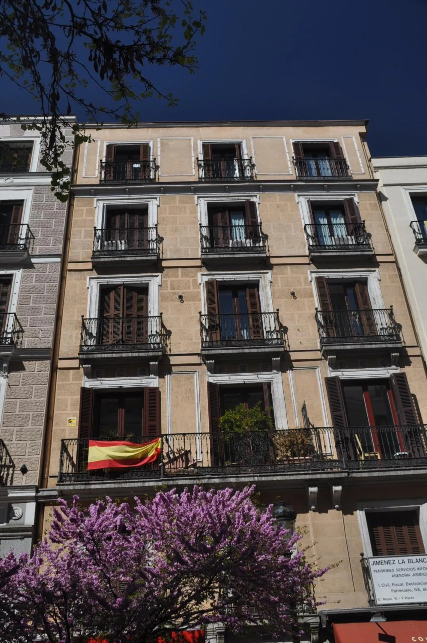 Property building in Hostal Patria Madrid