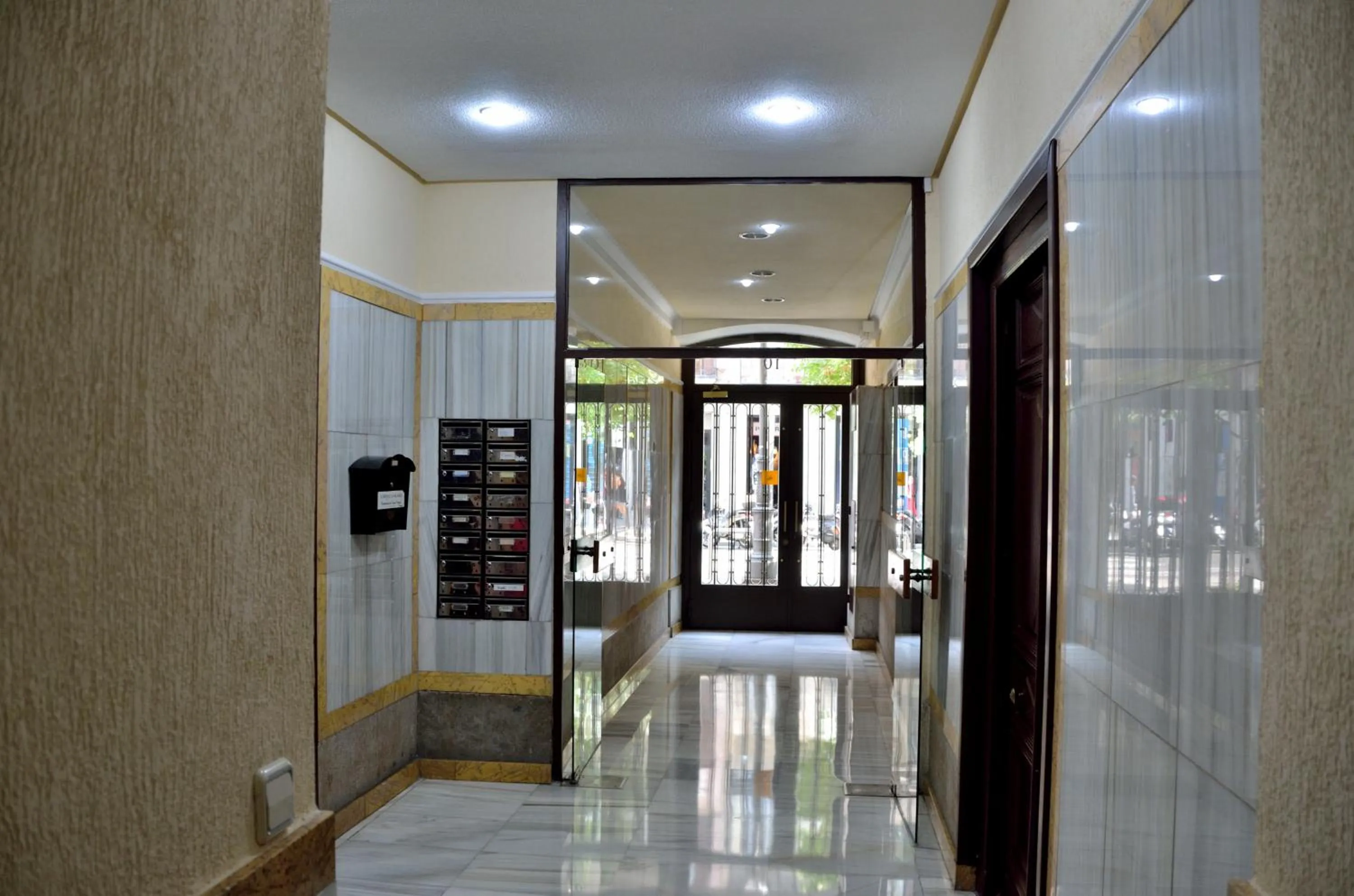 Facade/entrance in Hostal Patria Madrid