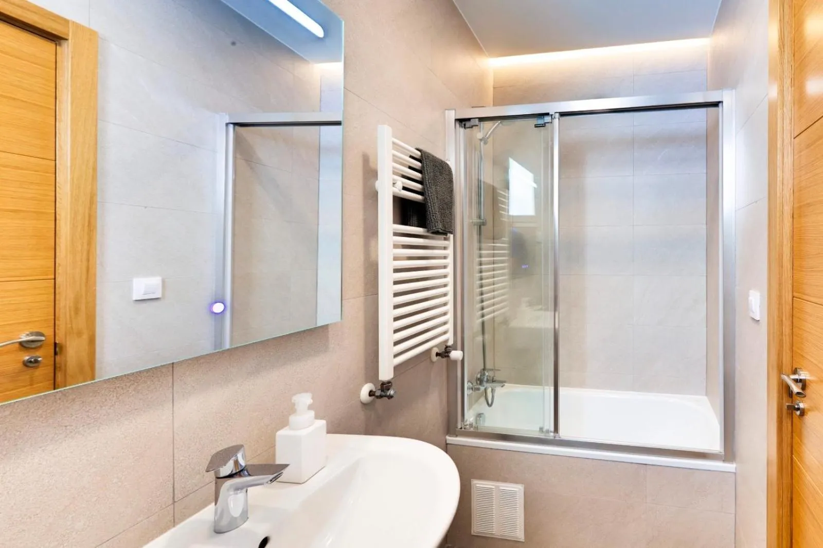 Bathroom in Hostal Patria Madrid