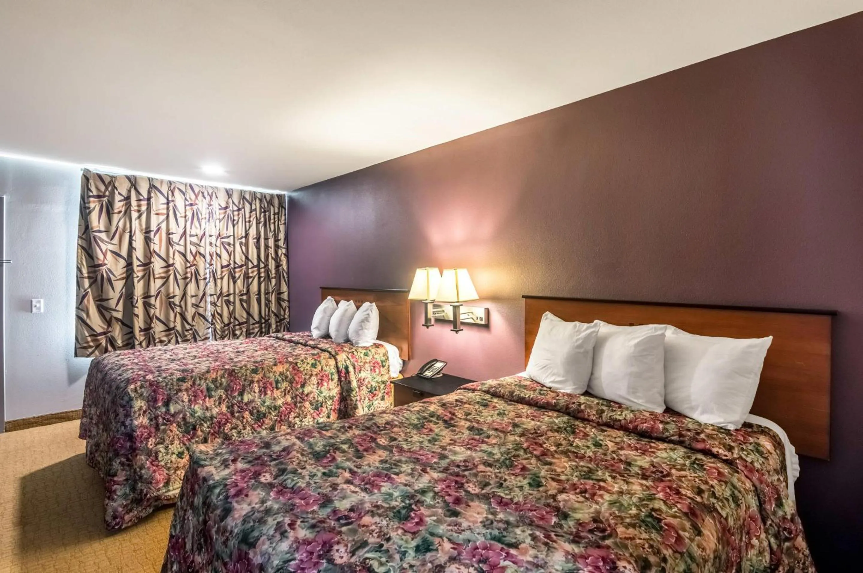 Bedroom, Bed in Rodeway Inn Arlington Entertainment District Area