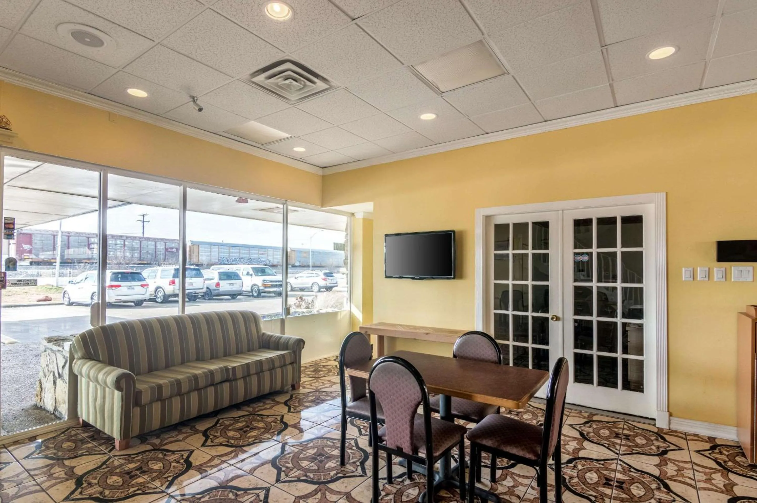 Lobby or reception in Rodeway Inn Arlington Entertainment District Area