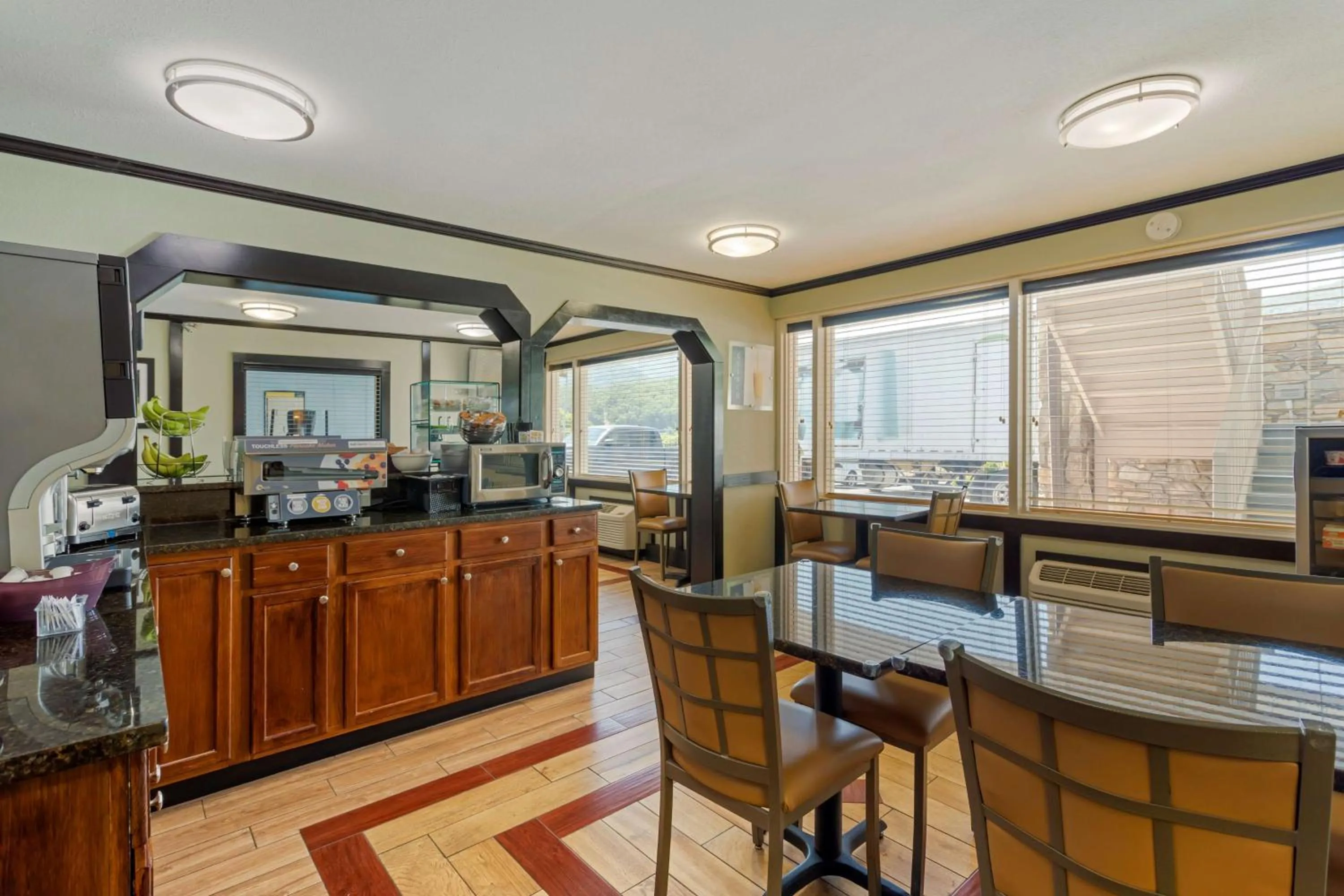 Breakfast in Best Western Smoky Mountain Inn