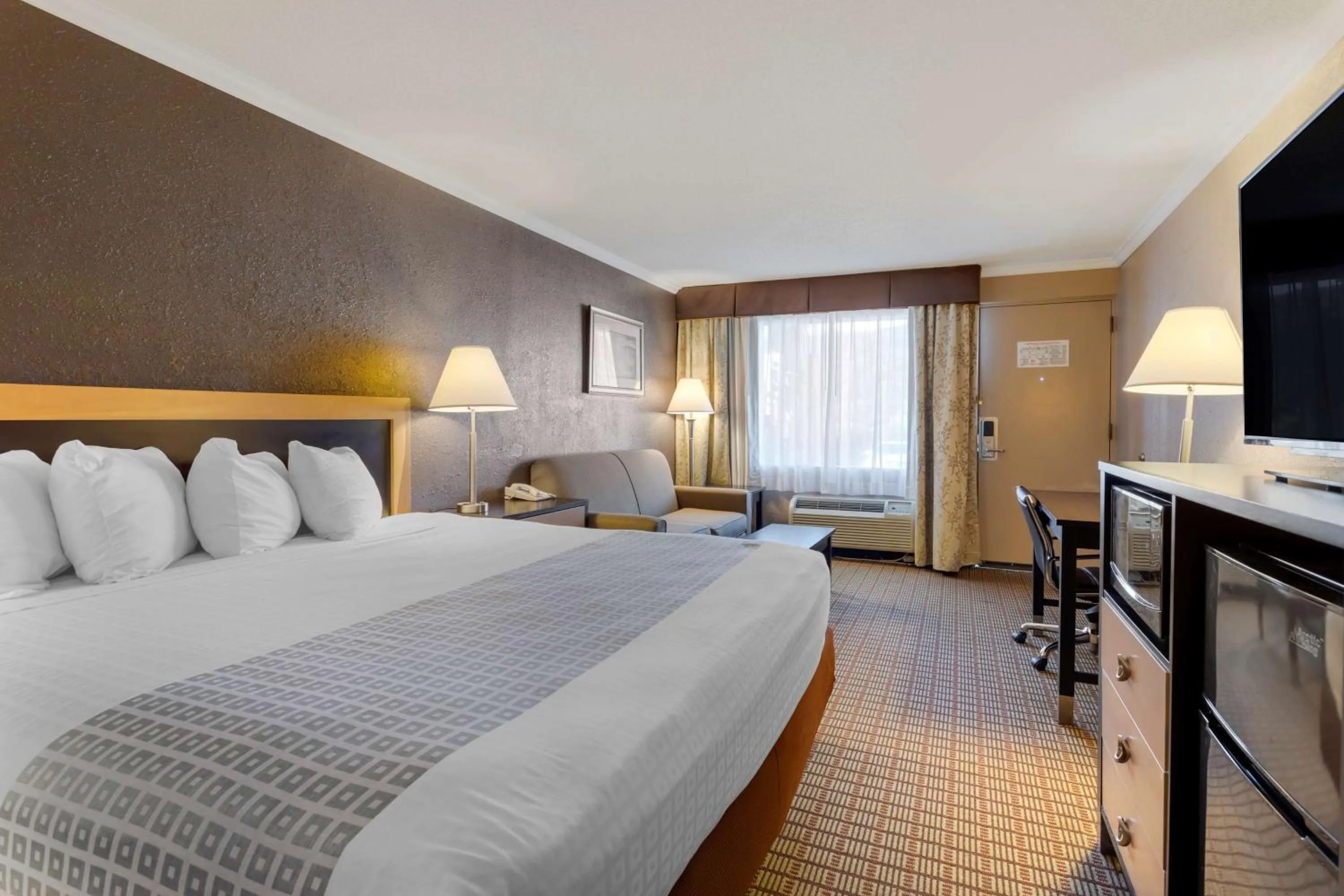 Bedroom, Bed in Best Western Smoky Mountain Inn