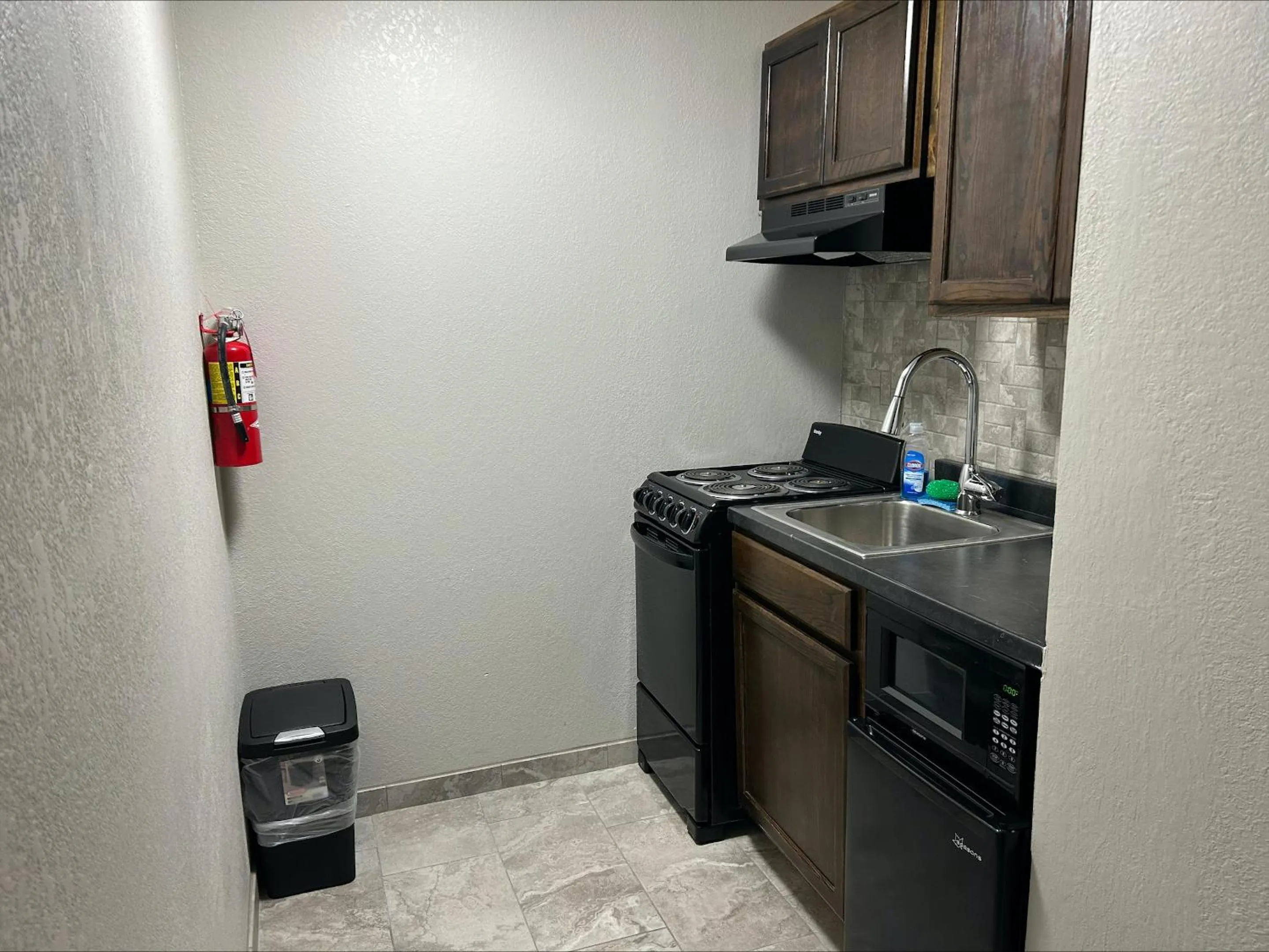 Kitchen or kitchenette in Red Roof Inn Norwich