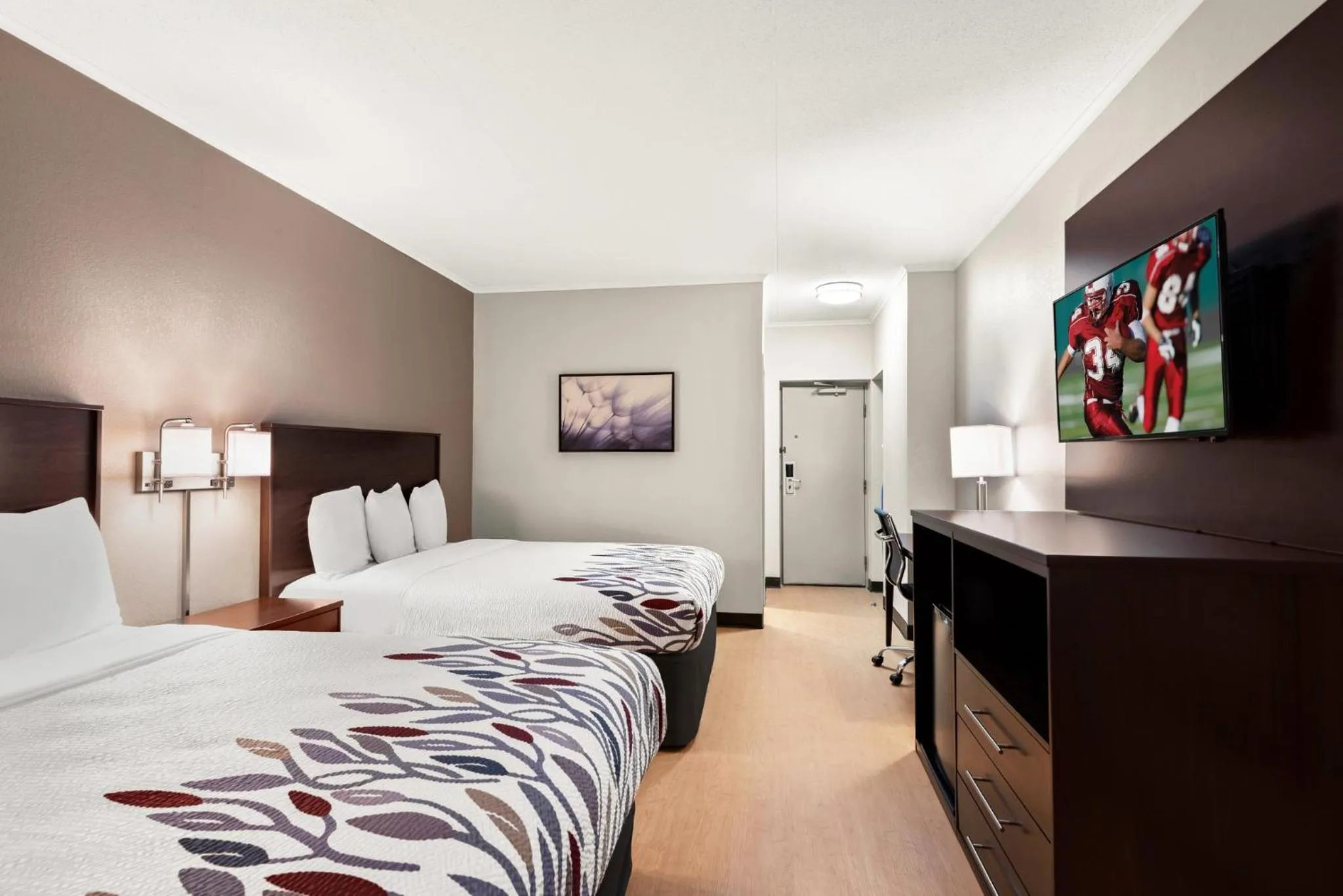 Photo of the whole room, Bed in Red Roof Inn Norwich