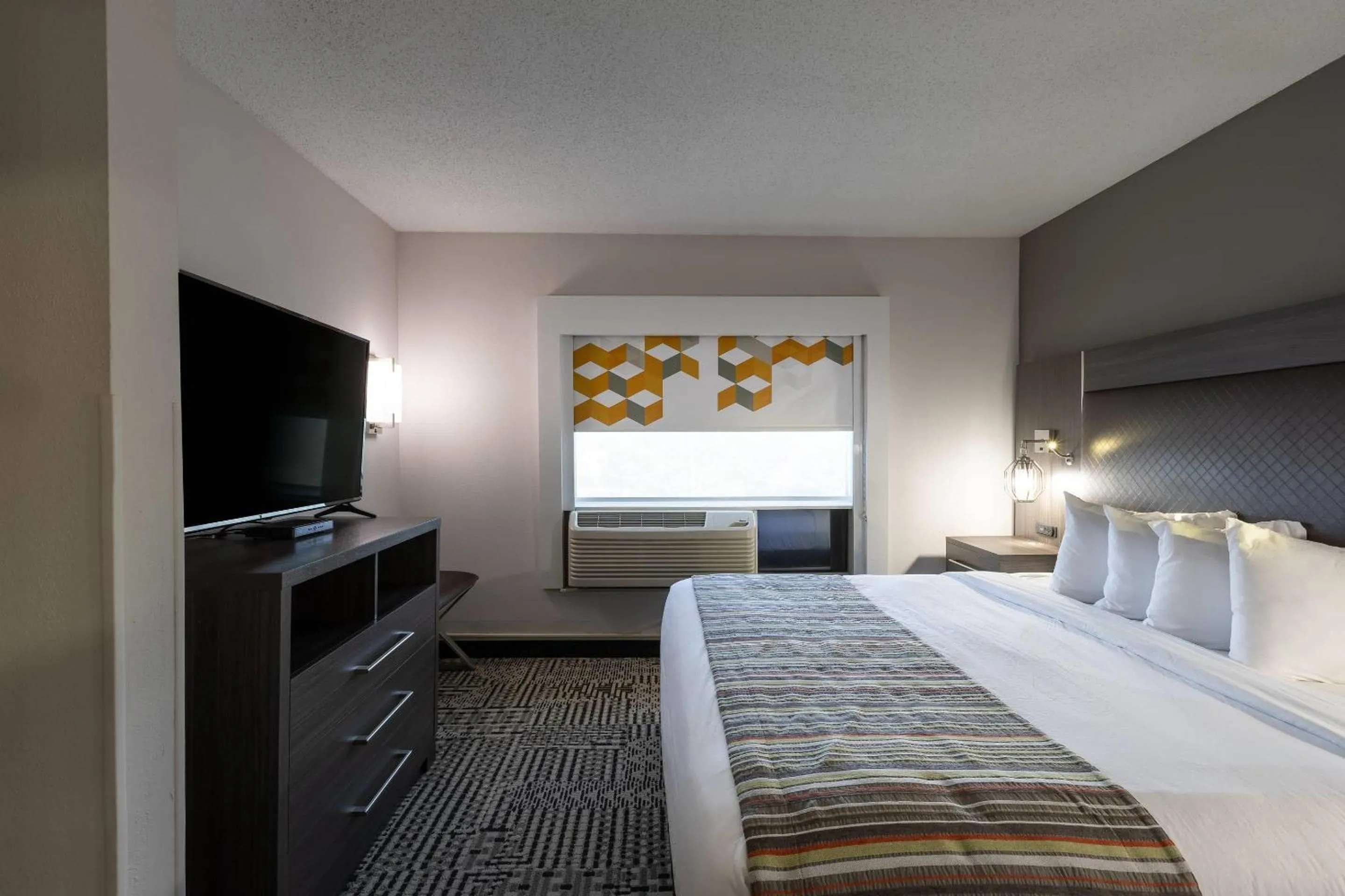 Bedroom, Bed in Country Inn & Suites by Radisson, Lake Norman Huntersville, NC