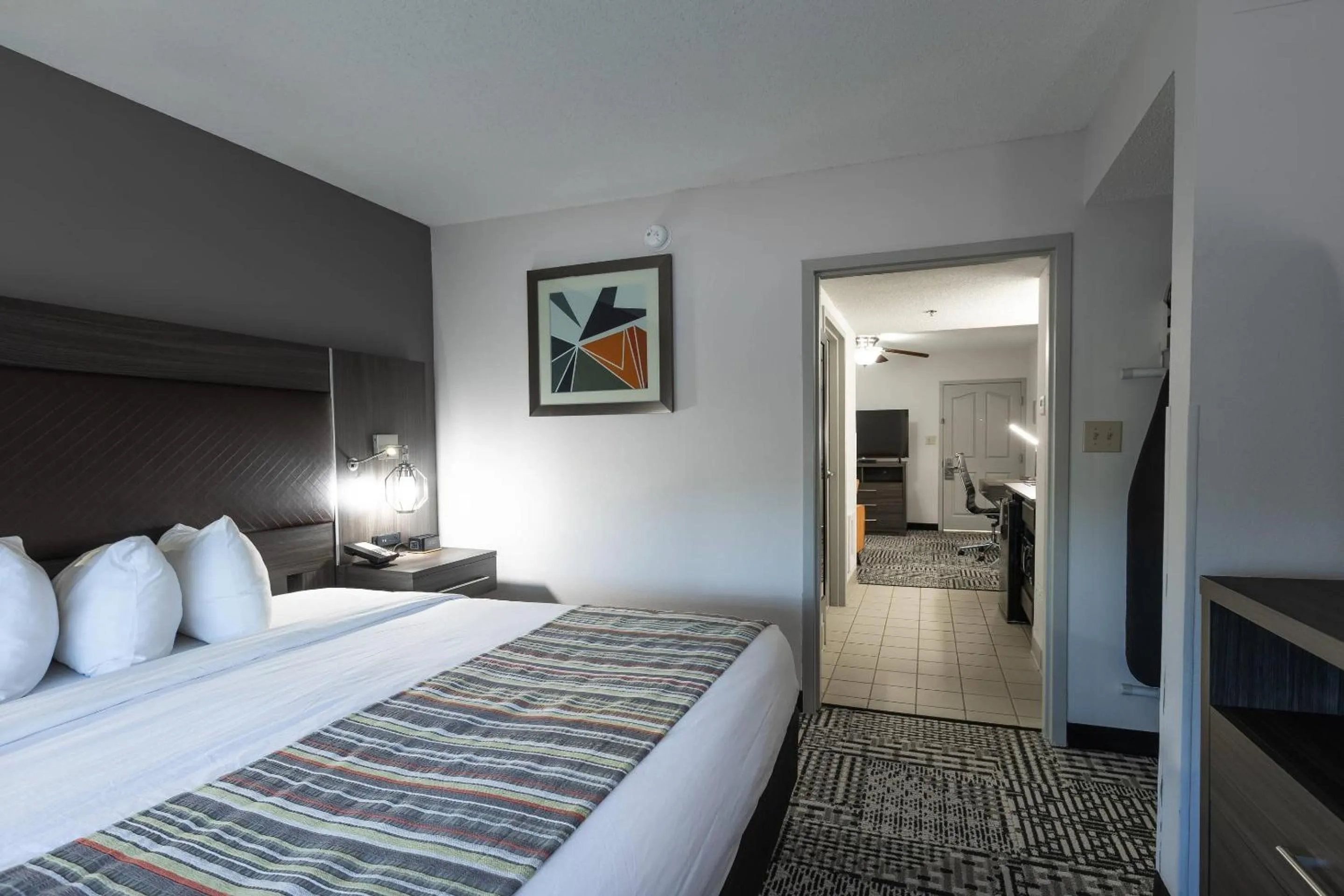 Bedroom, Bed in Country Inn & Suites by Radisson, Lake Norman Huntersville, NC