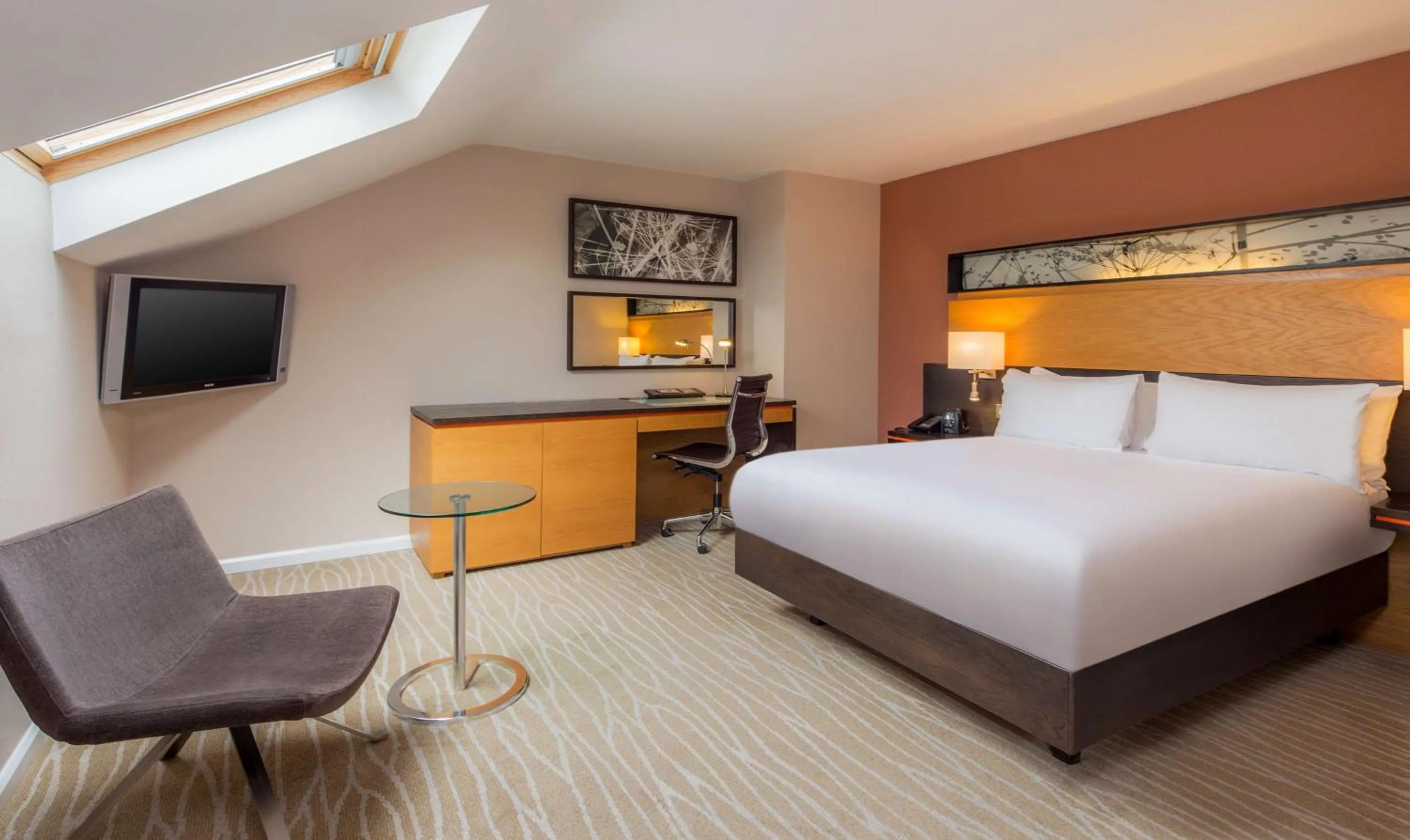 Bed in Hilton East Midlands Airport