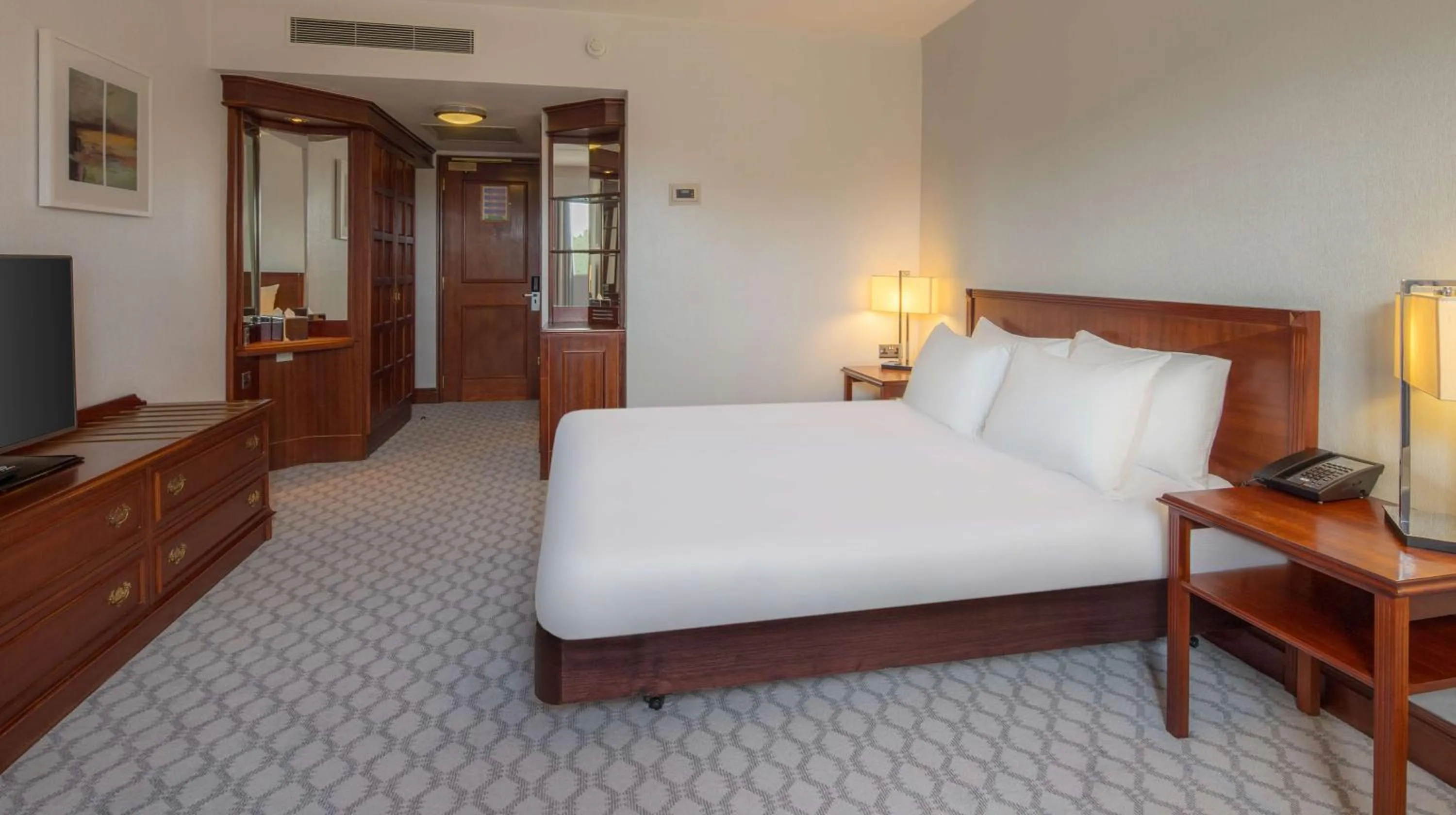 Bed in Hilton East Midlands Airport