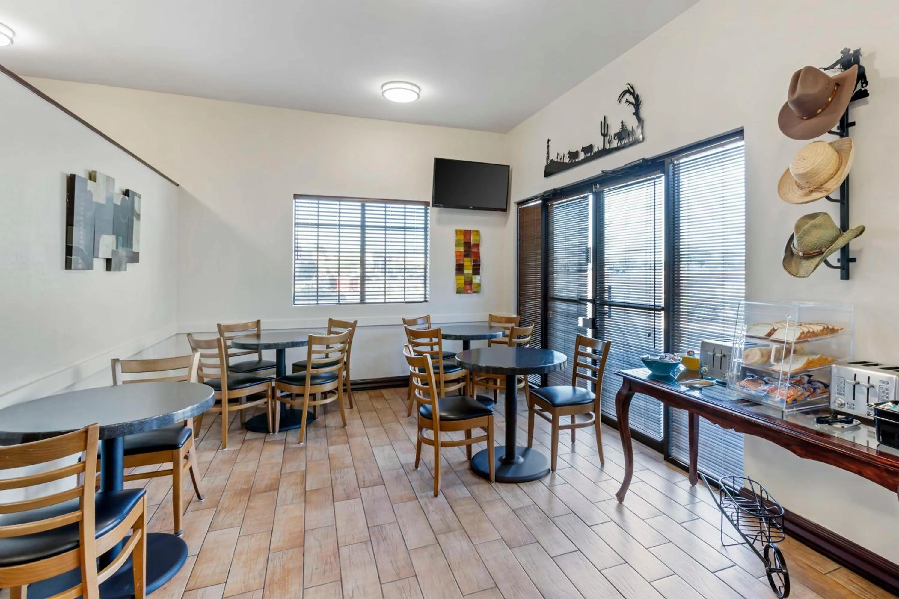 Breakfast in Best Western Superstition Springs Inn