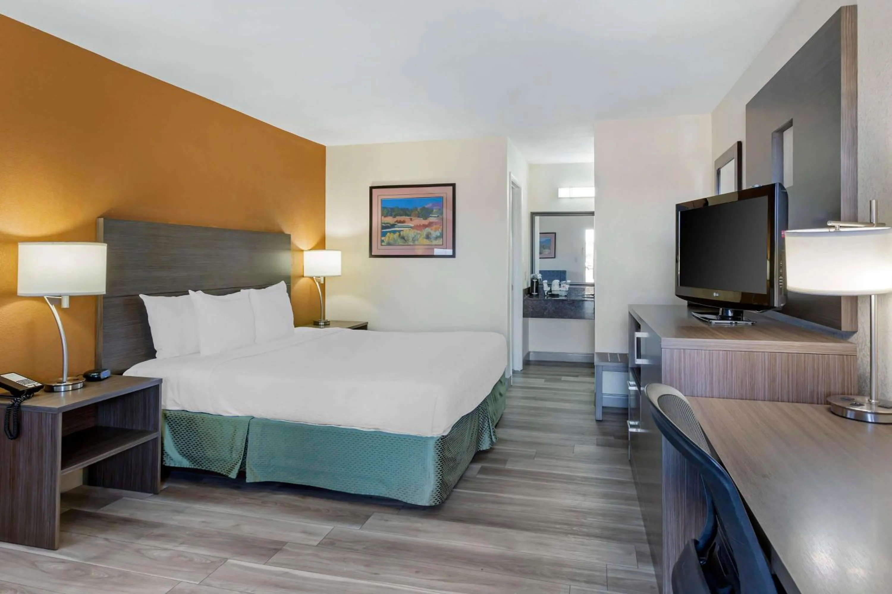 Bedroom, Bed in Best Western Superstition Springs Inn