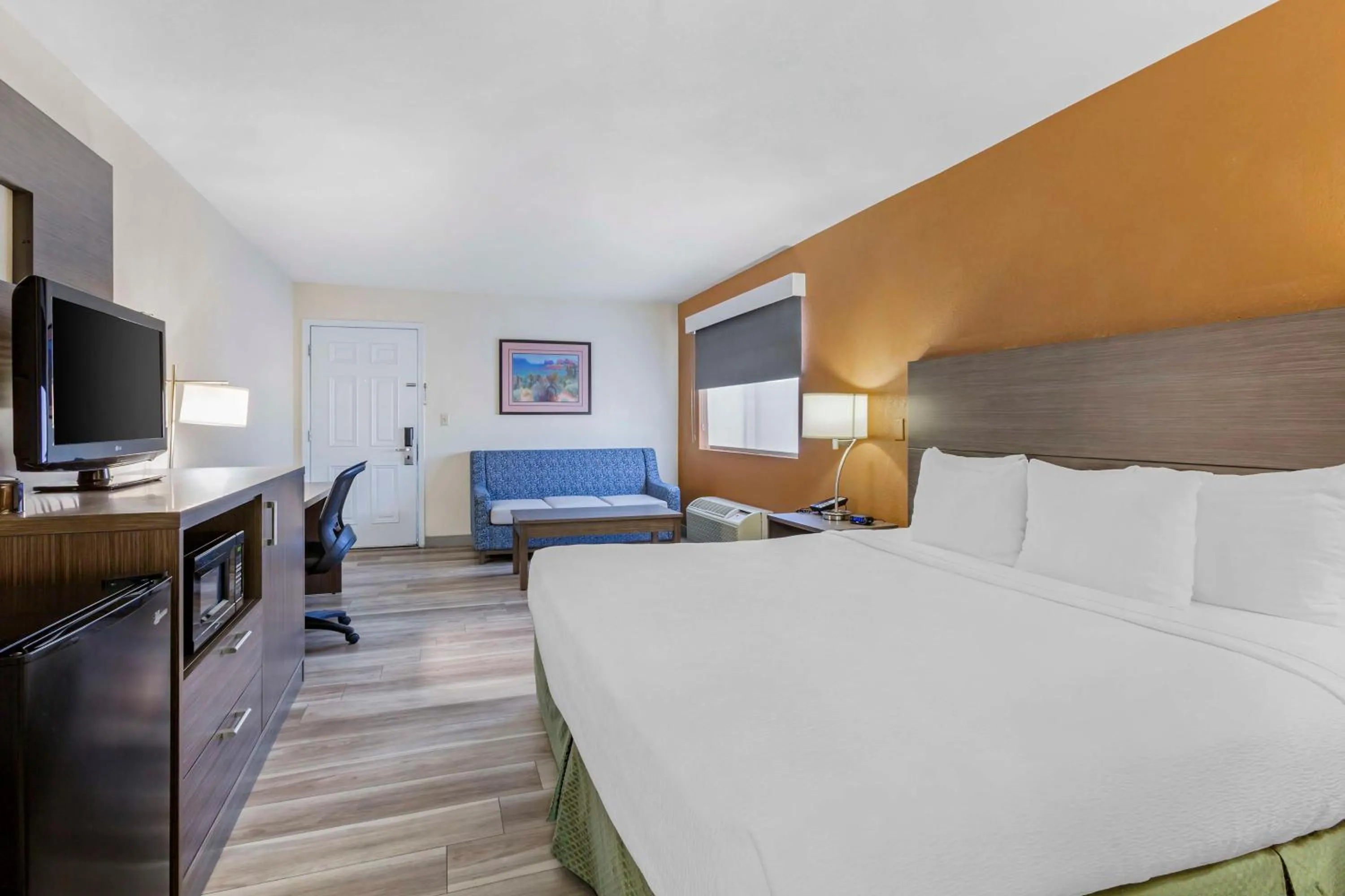 Bedroom, Bed in Best Western Superstition Springs Inn