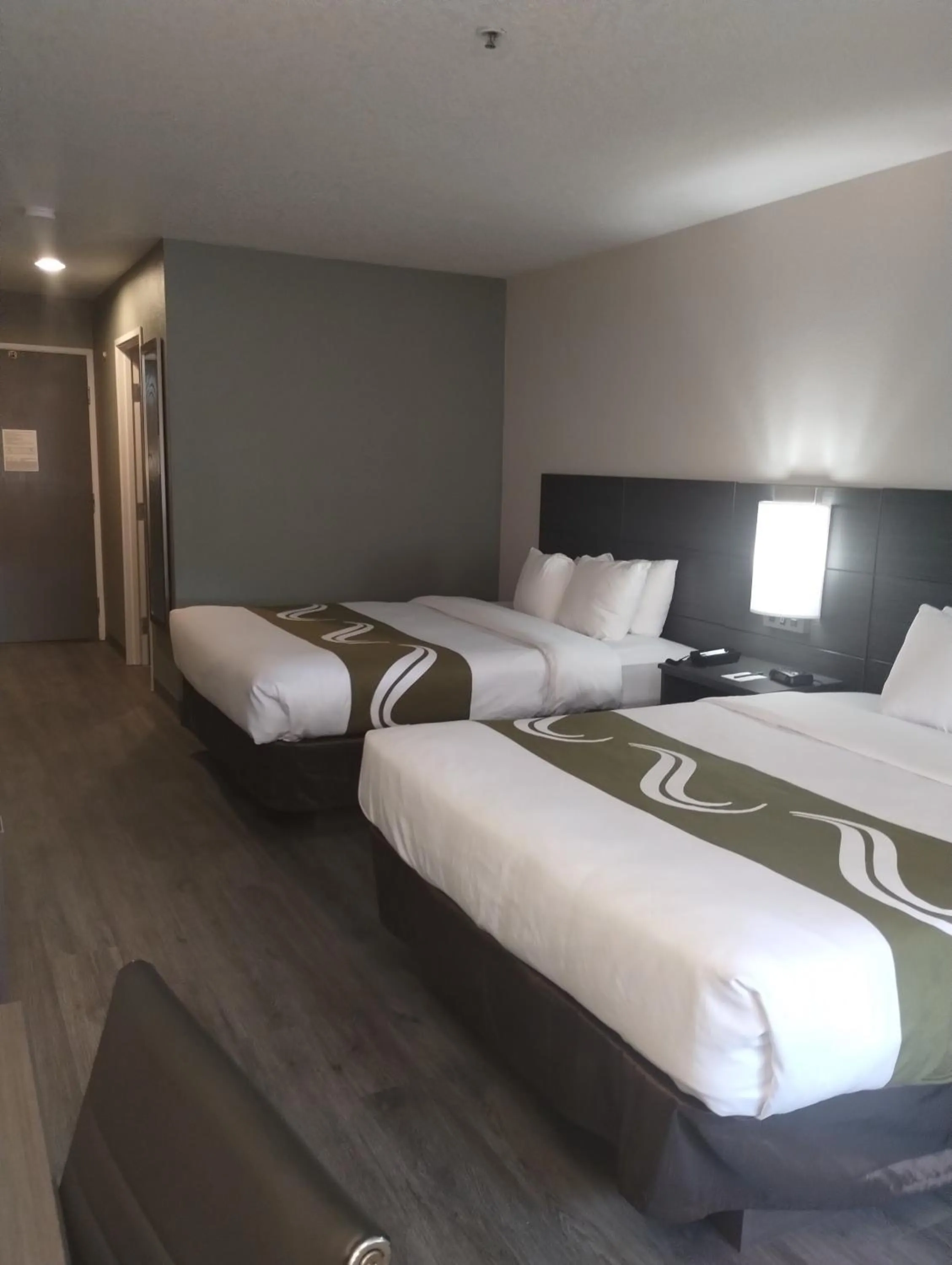 Bedroom, Bed in Quality Inn & Suites Wilsonville