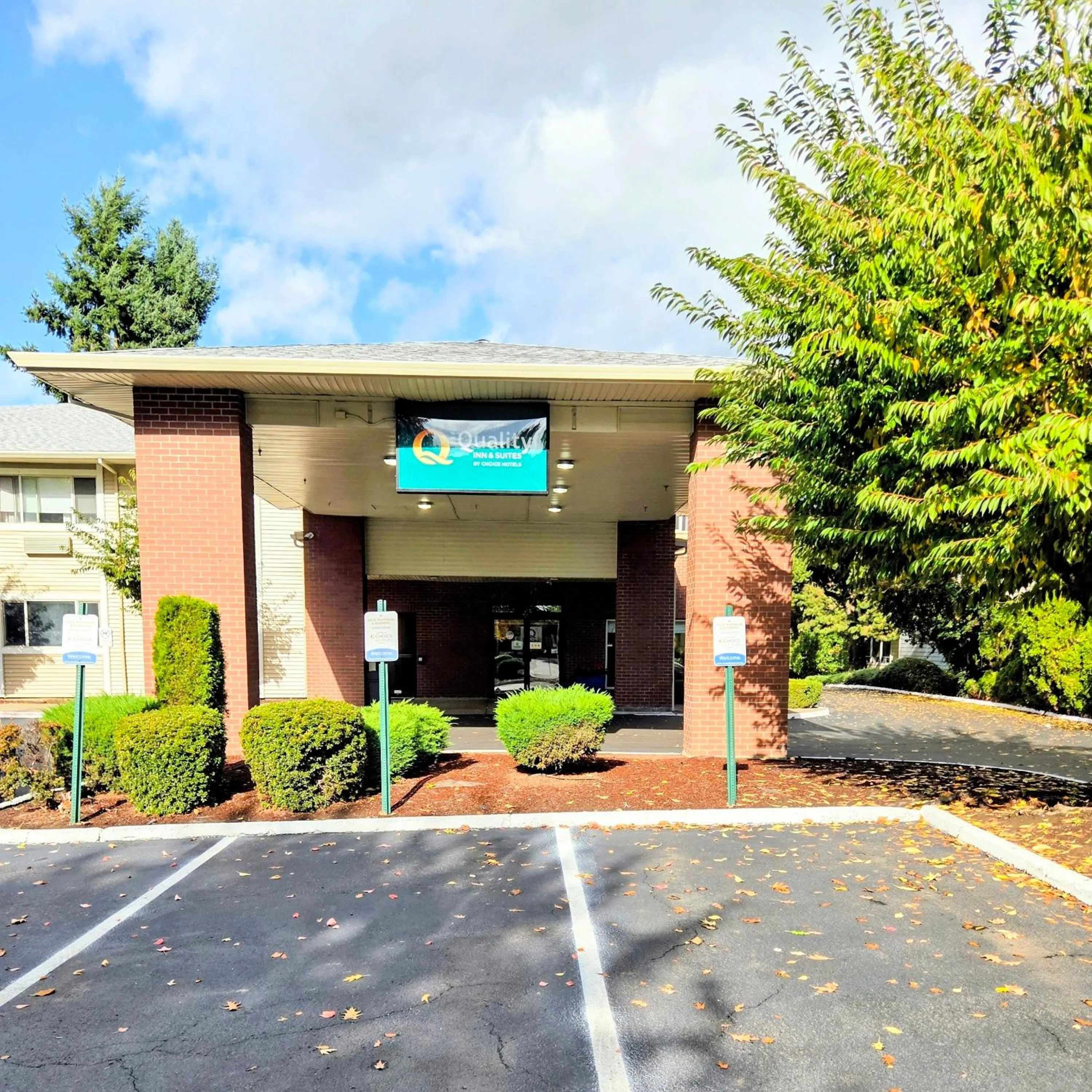 Property building in Quality Inn & Suites Wilsonville