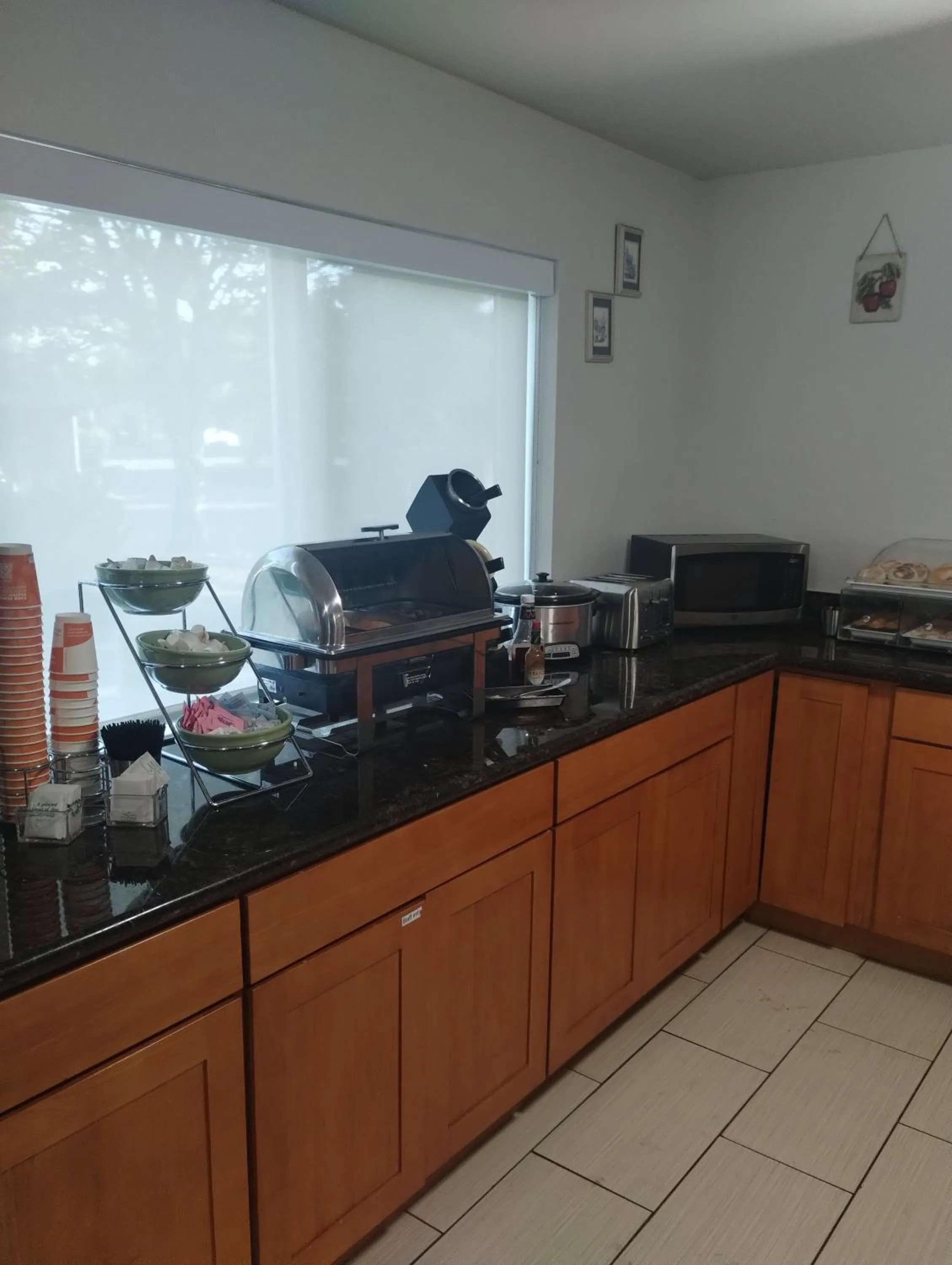 Breakfast in Quality Inn & Suites Wilsonville