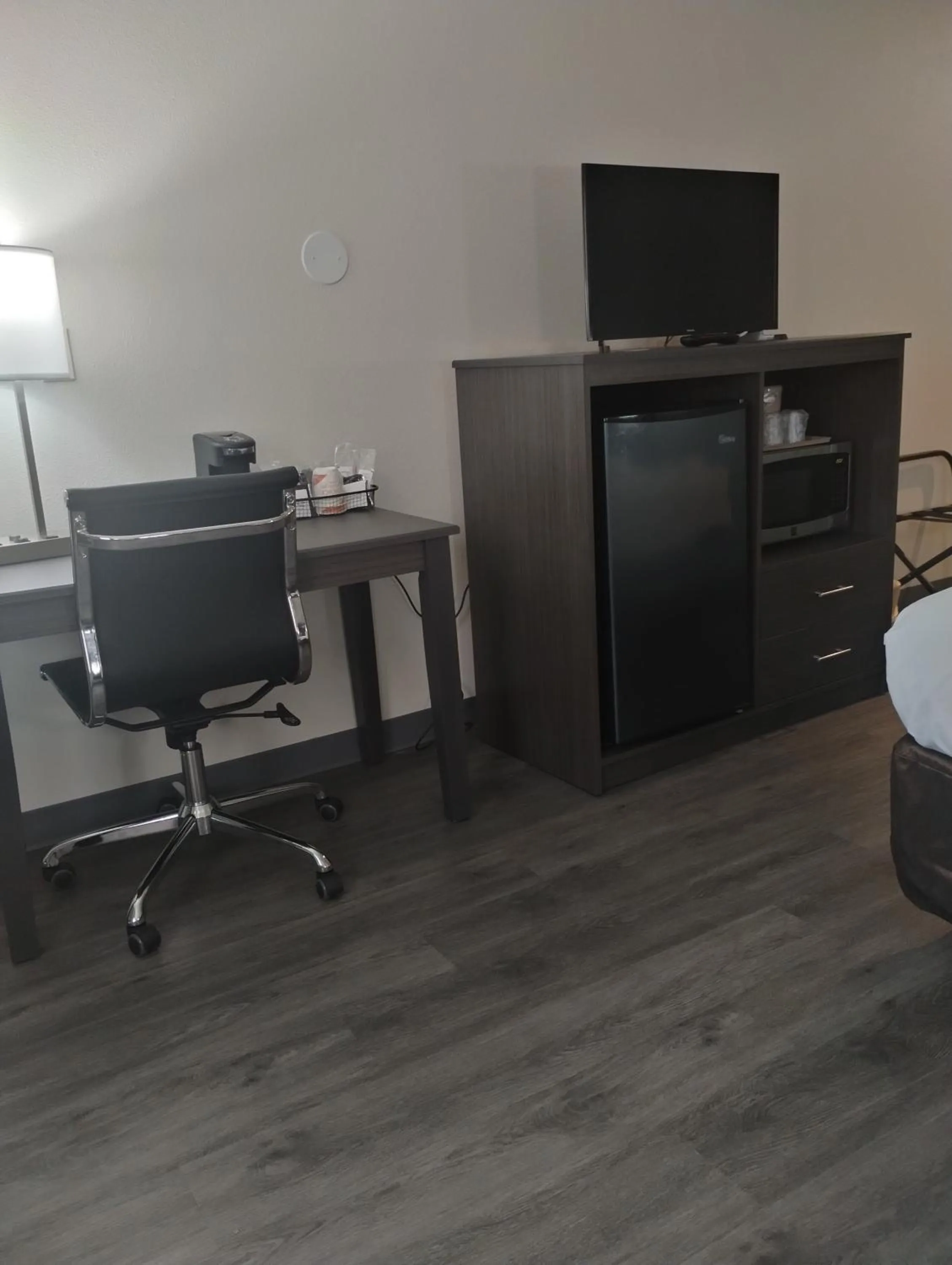 TV and multimedia in Quality Inn & Suites Wilsonville