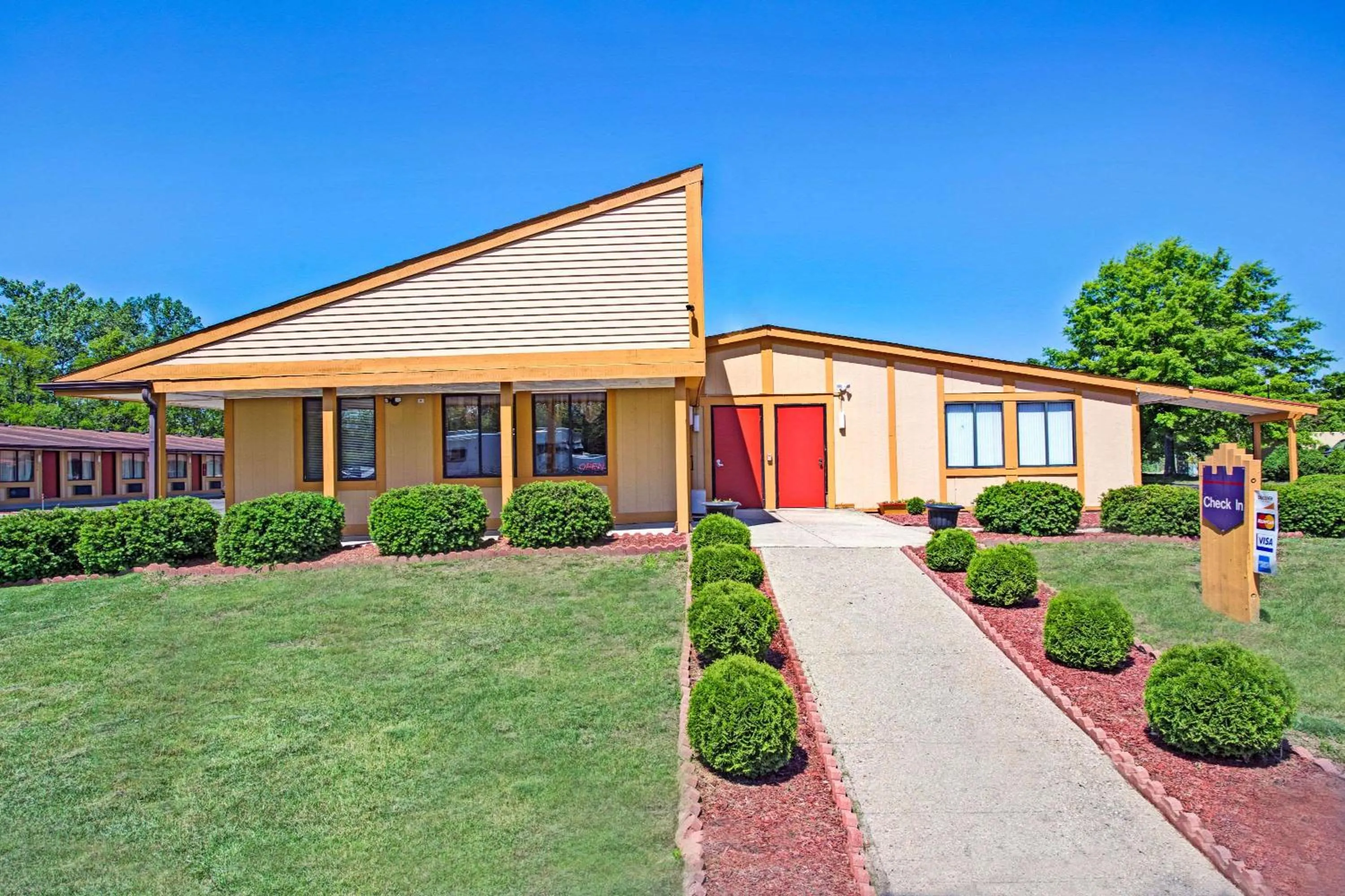 Property building in Guest Inn Lebanon (Ohio)