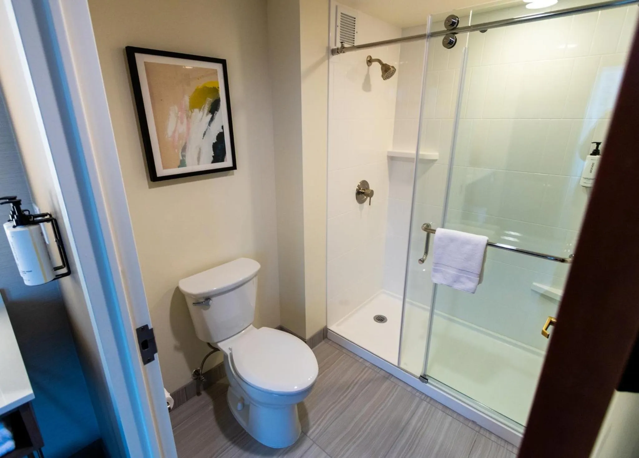 Photo of the whole room in Crowne Plaza Cleveland at Playhouse Square by IHG