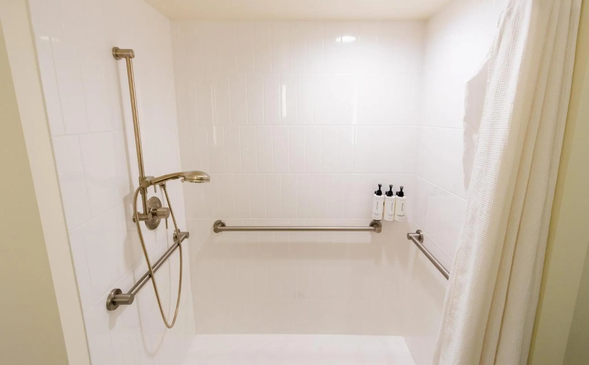 Photo of the whole room in Crowne Plaza Cleveland at Playhouse Square by IHG