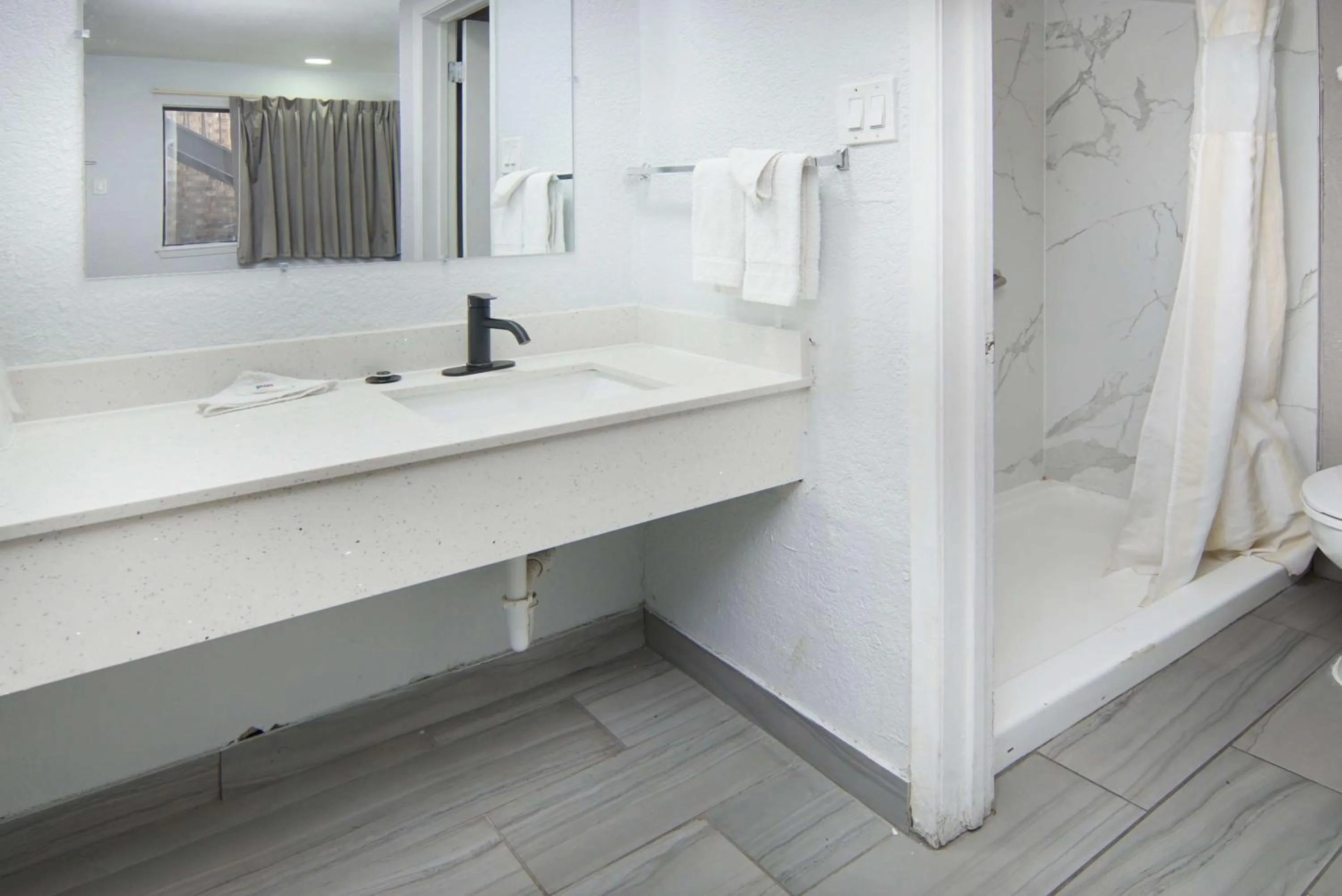 Bathroom in Motel 6-Red Oak, TX - Dallas